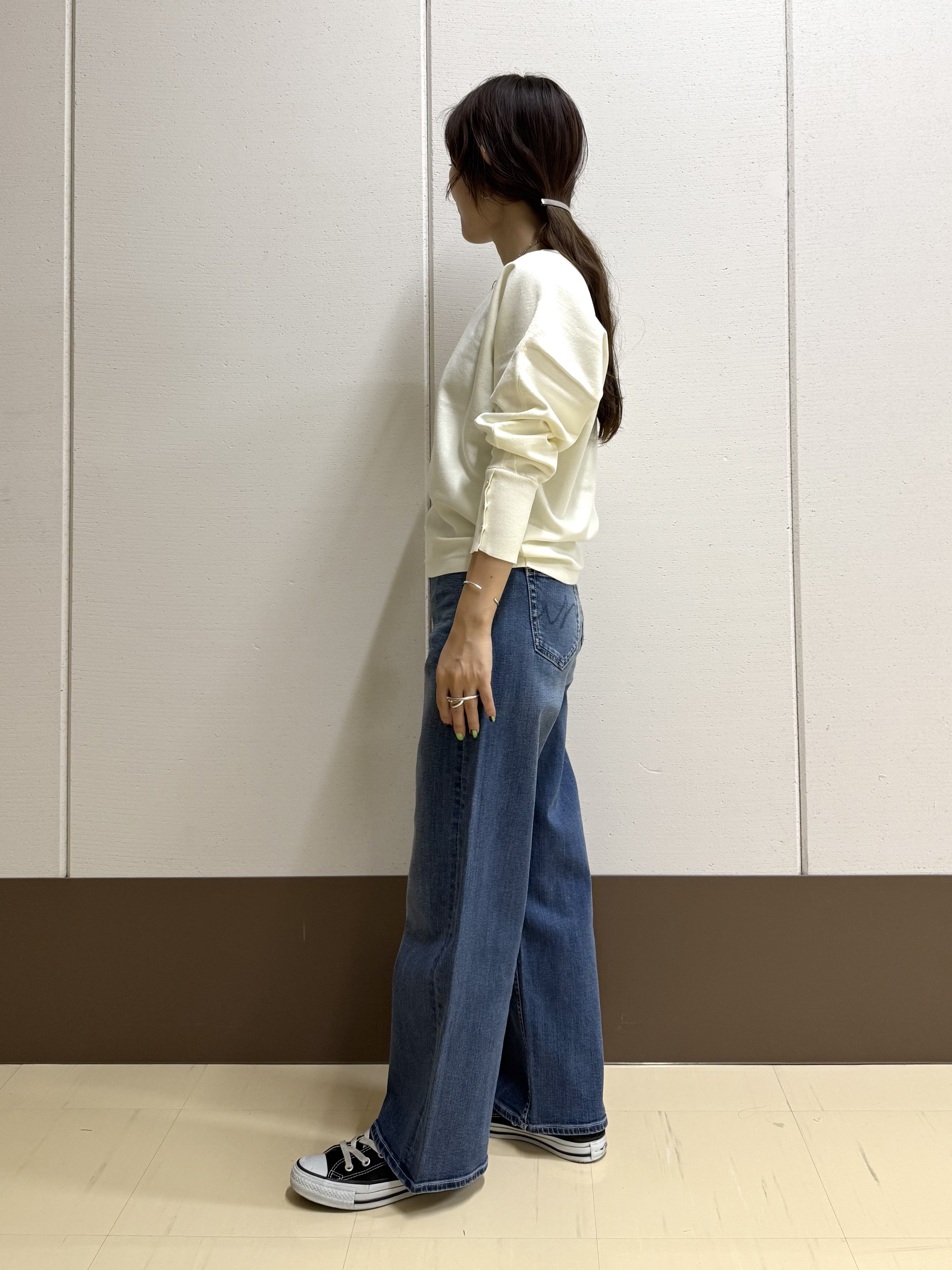 mamiさんの「INDIVI｜【選べる6色／ストレッチ◎】きれいめドルマンスリーブニット」を使ったコーディネート