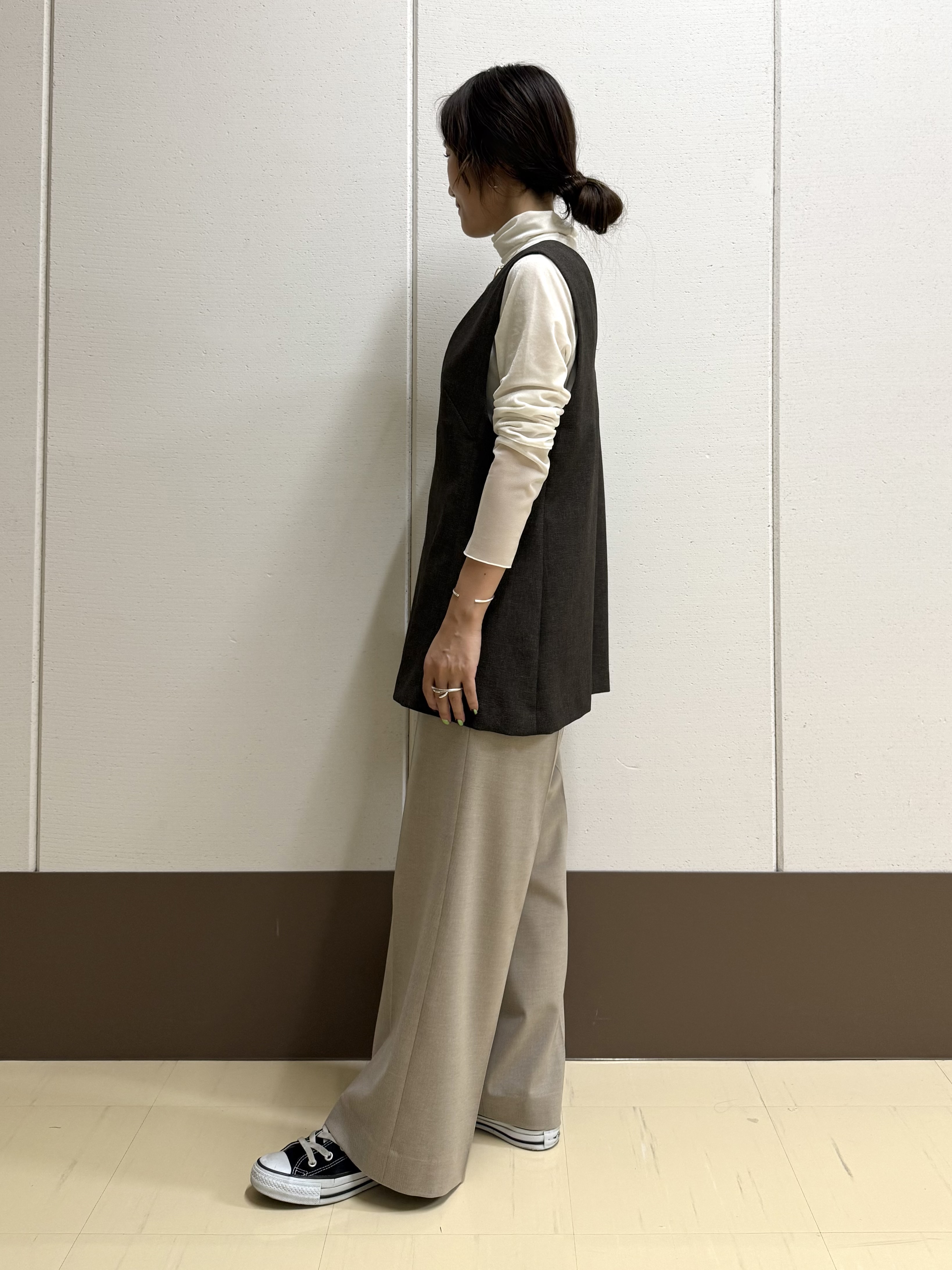 mamiさんの「INDIVI｜【レイヤード／袖口シアー／日本製】ベロアジャージトップス」を使ったコーディネート