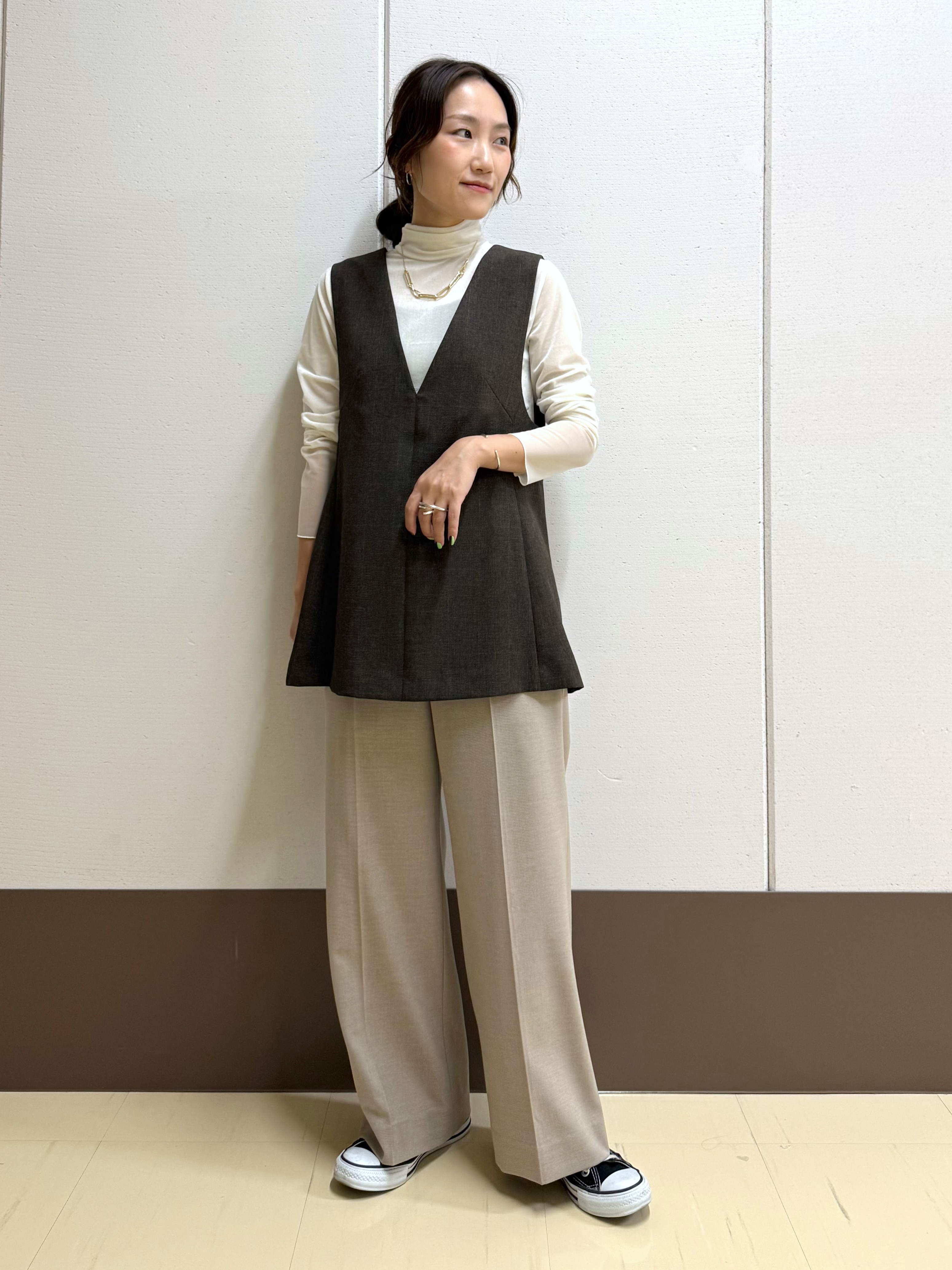 mamiさんの「INDIVI｜【レイヤード／袖口シアー／日本製】ベロアジャージトップス」を使ったコーディネート