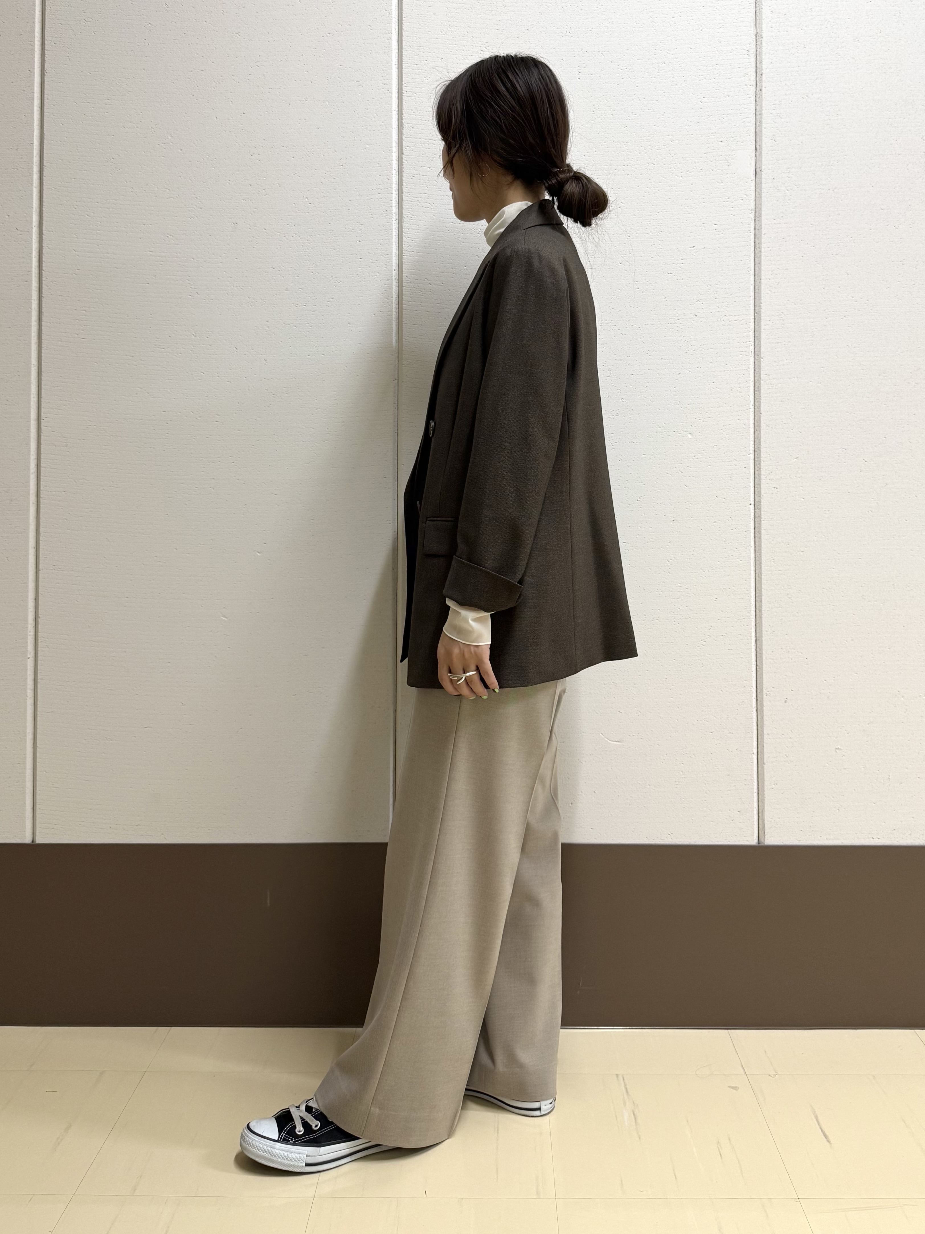 mamiさんの「INDIVI｜【レイヤード／袖口シアー／日本製】ベロアジャージトップス」を使ったコーディネート