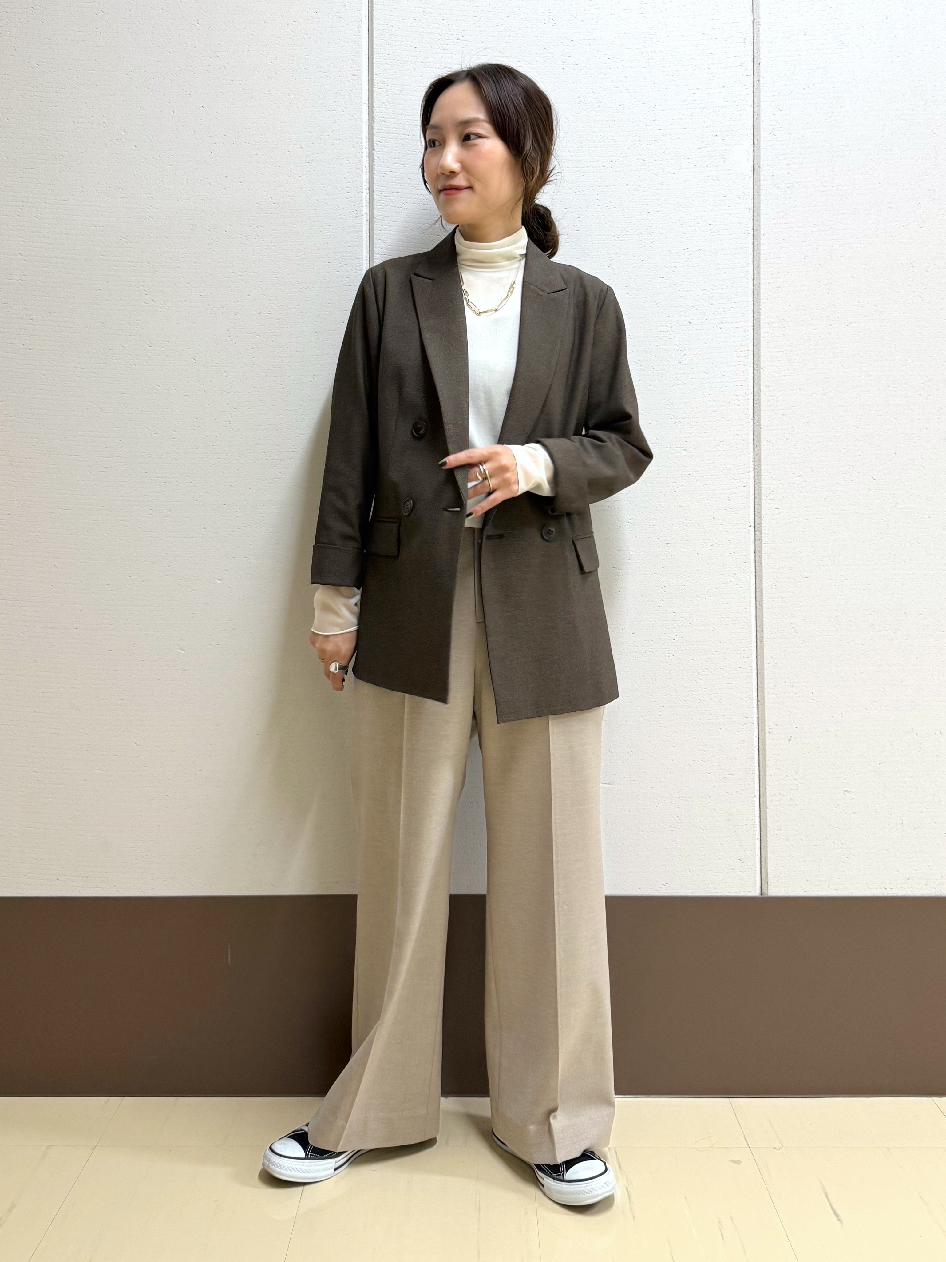 mamiさんの「INDIVI｜【レイヤード／袖口シアー／日本製】ベロアジャージトップス」を使ったコーディネート