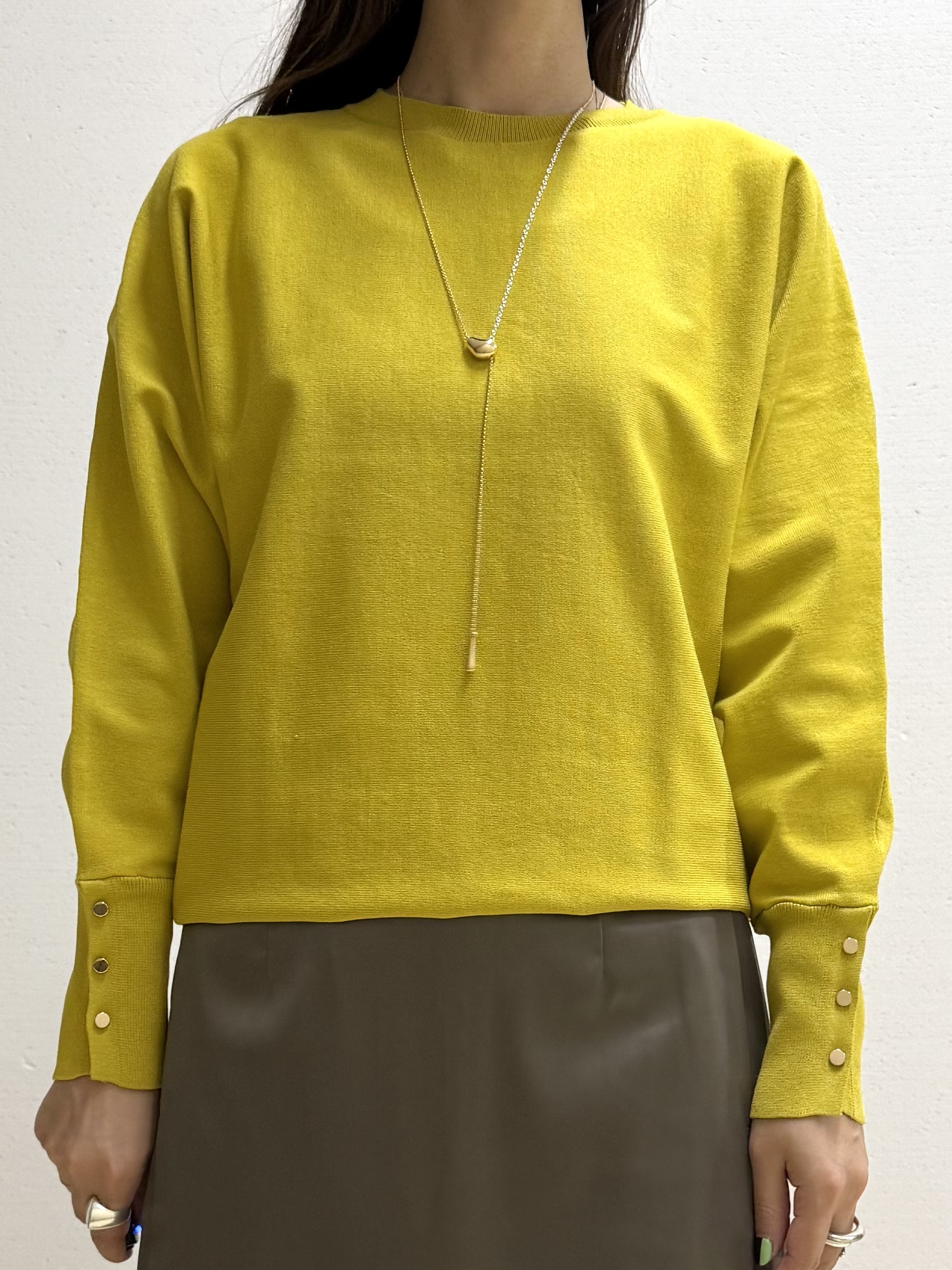 mamiさんの「INDIVI｜【選べる6色／ストレッチ◎】きれいめドルマンスリーブニット」を使ったコーディネート