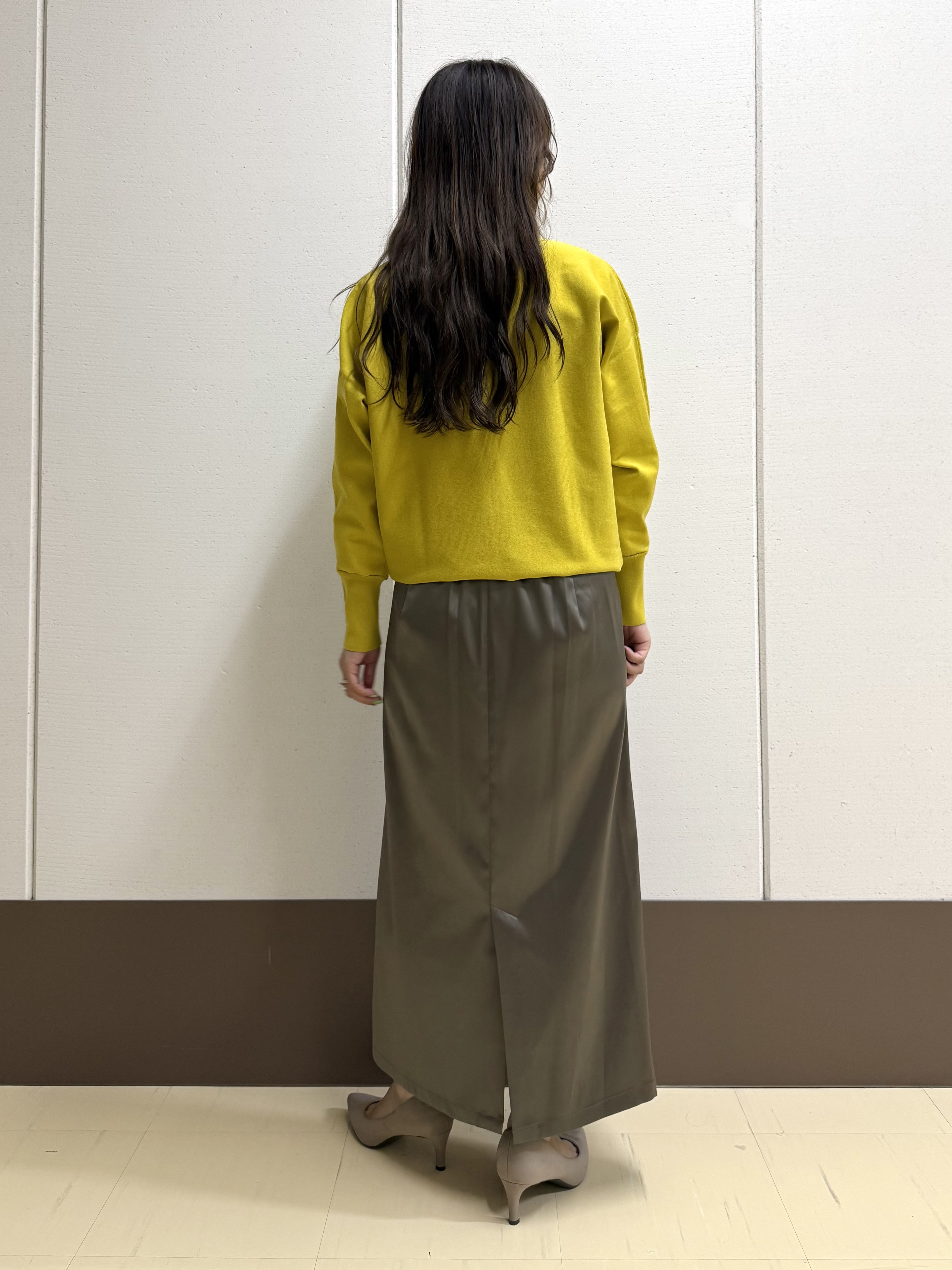 mamiさんの「INDIVI｜【選べる6色／ストレッチ◎】きれいめドルマンスリーブニット」を使ったコーディネート