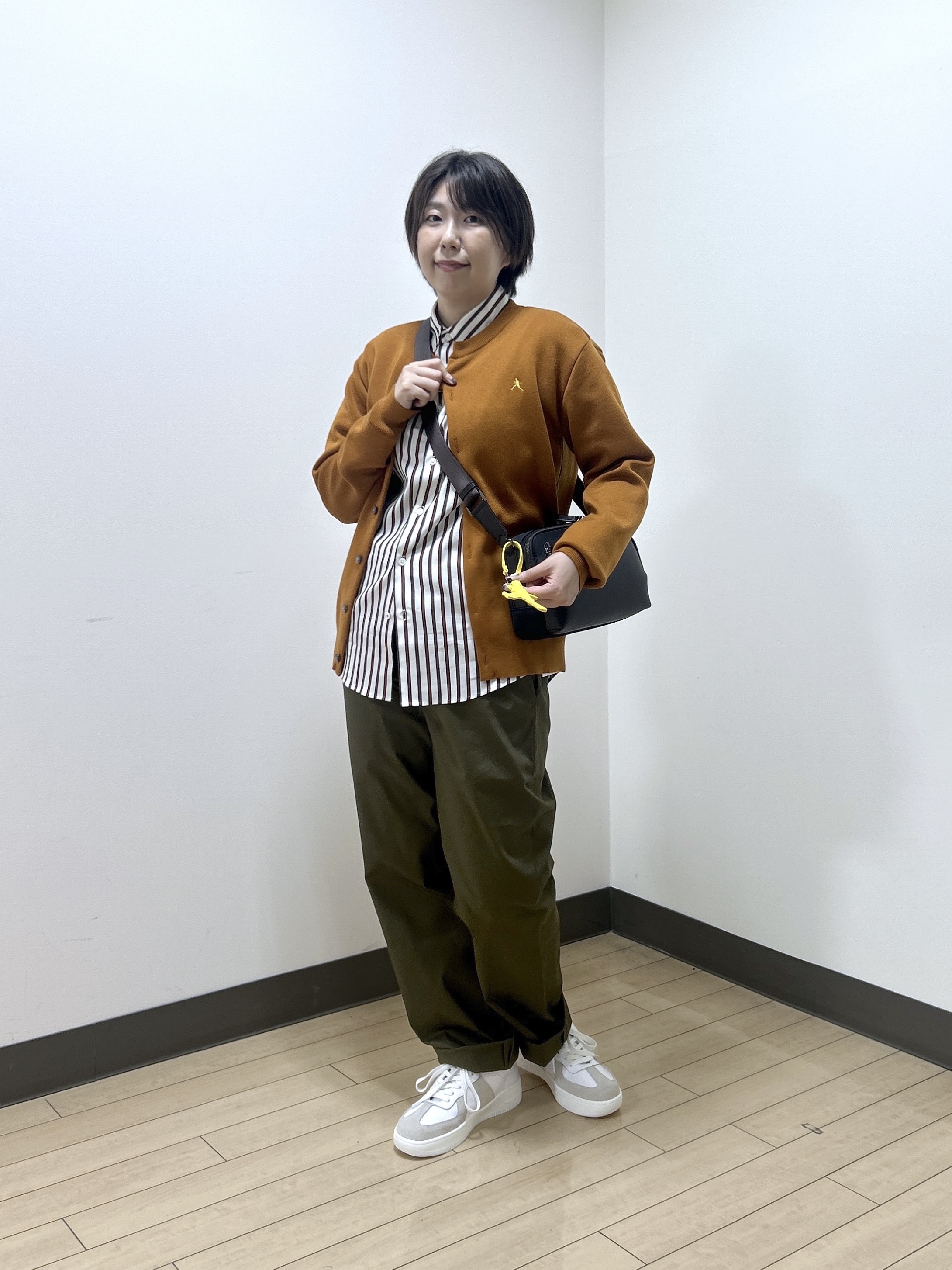 okaさんの「TAKEO KIKUCHI｜【BOWLER HAT LABEL】日本製クルーネックカーディガン」を使ったコーディネート