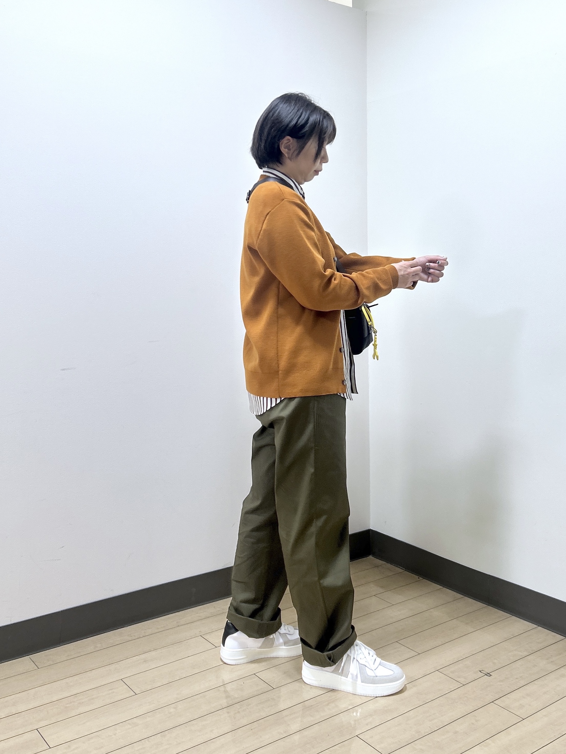 okaさんの「TAKEO KIKUCHI｜【BOWLER HAT LABEL】日本製クルーネックカーディガン」を使ったコーディネート