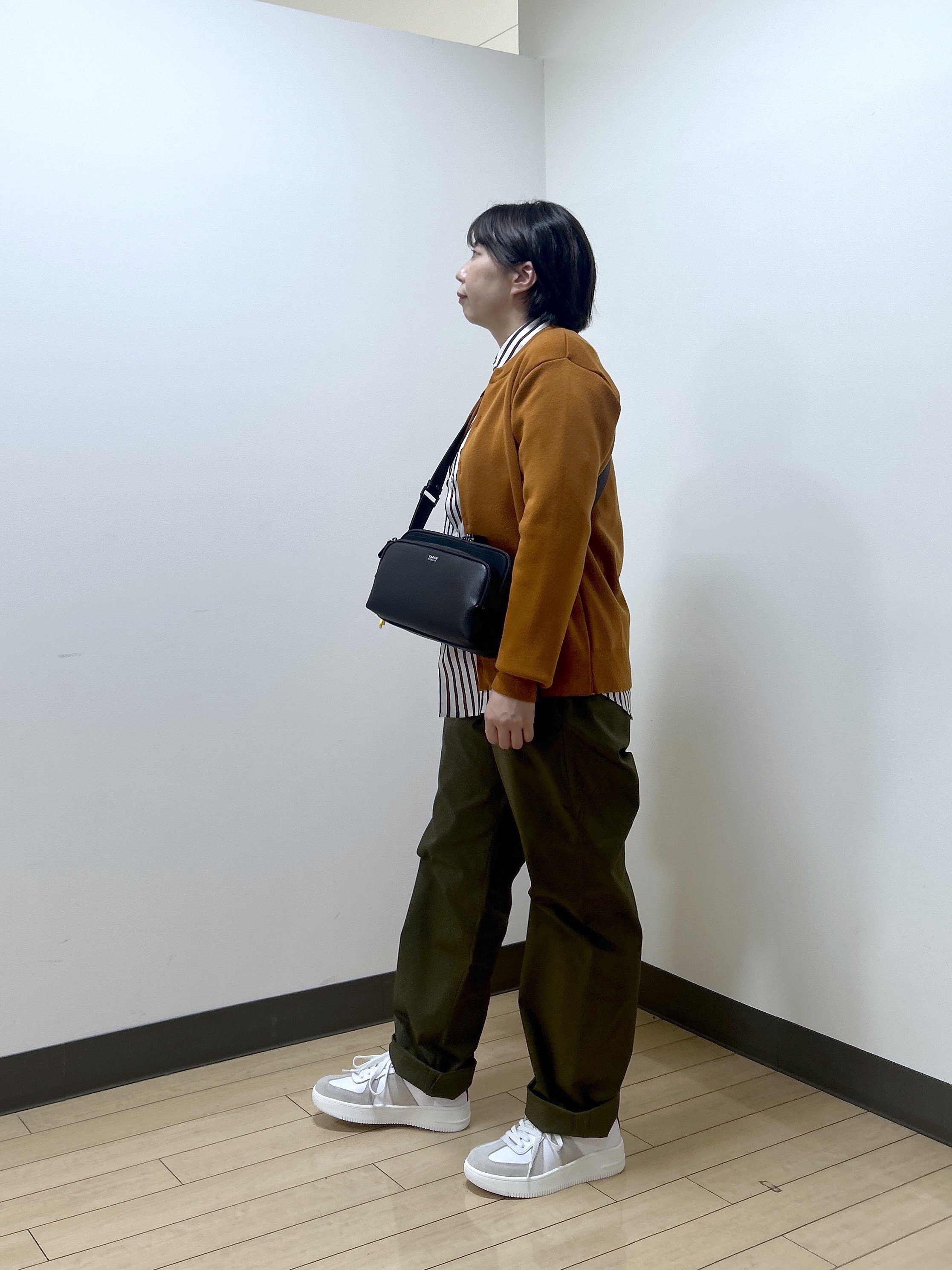 okaさんの「TAKEO KIKUCHI｜【BOWLER HAT LABEL】日本製クルーネックカーディガン」を使ったコーディネート