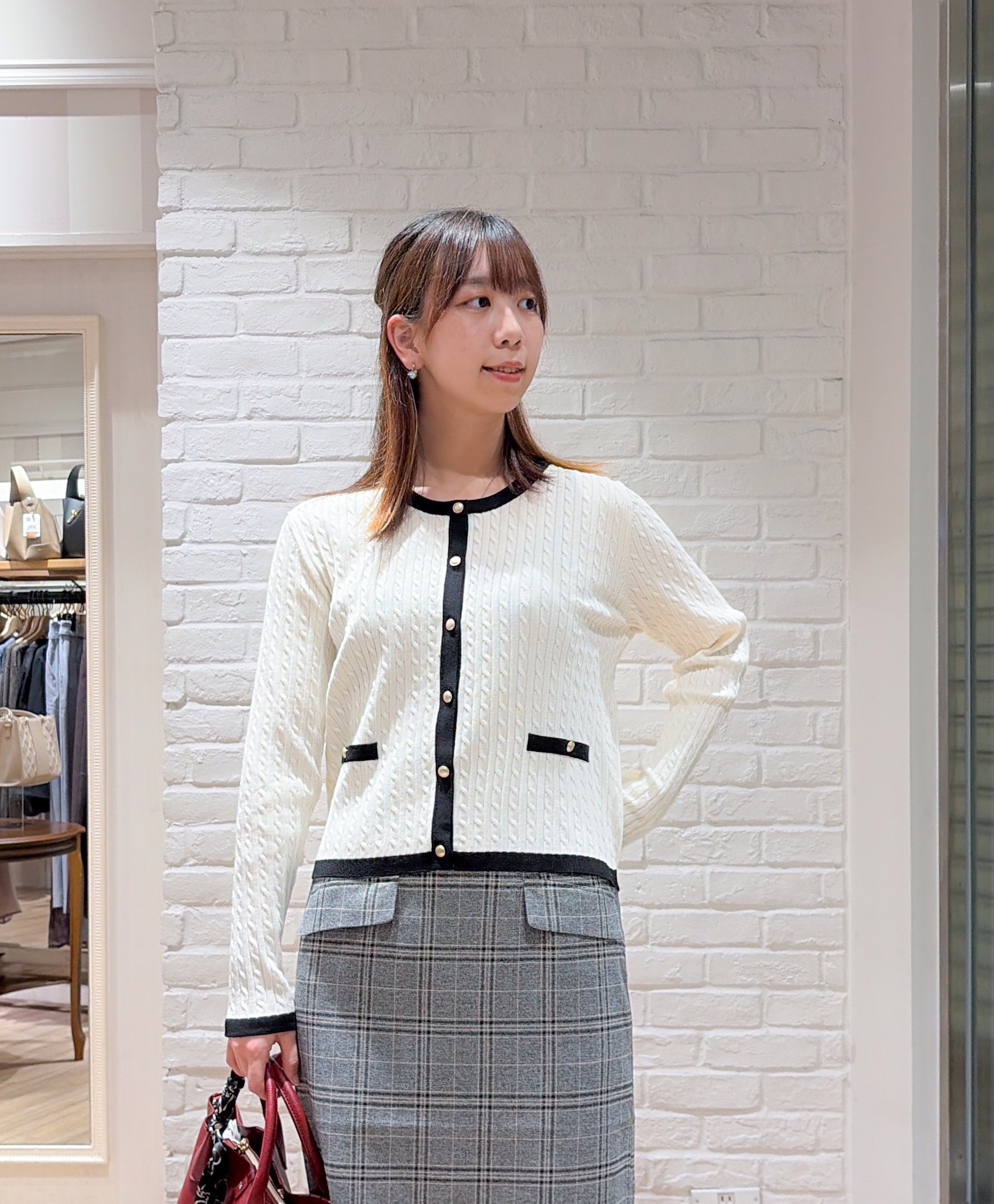 yurinaさんの「index｜バイカラーケーブルカーディガン【洗濯機OK】」を使ったコーディネート