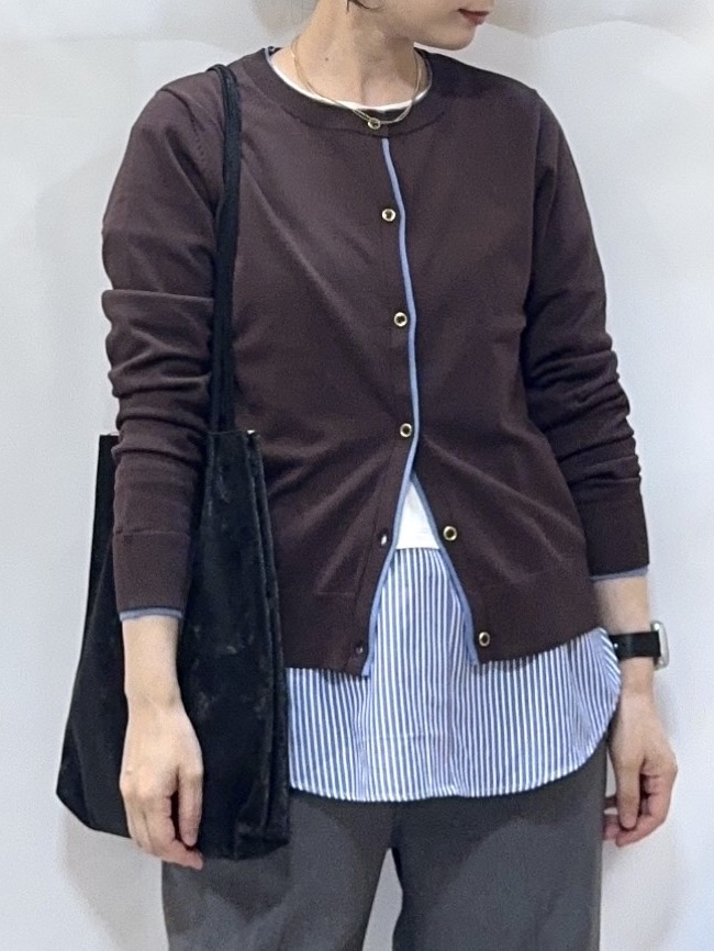 𝐇𝐢𝐫𝐨𝐦𝐢さんの「SHOO･LA･RUE｜【S-LL/洗濯機可】レイヤード風でこなれ見え 配色カーディガン」を使ったコーディネート