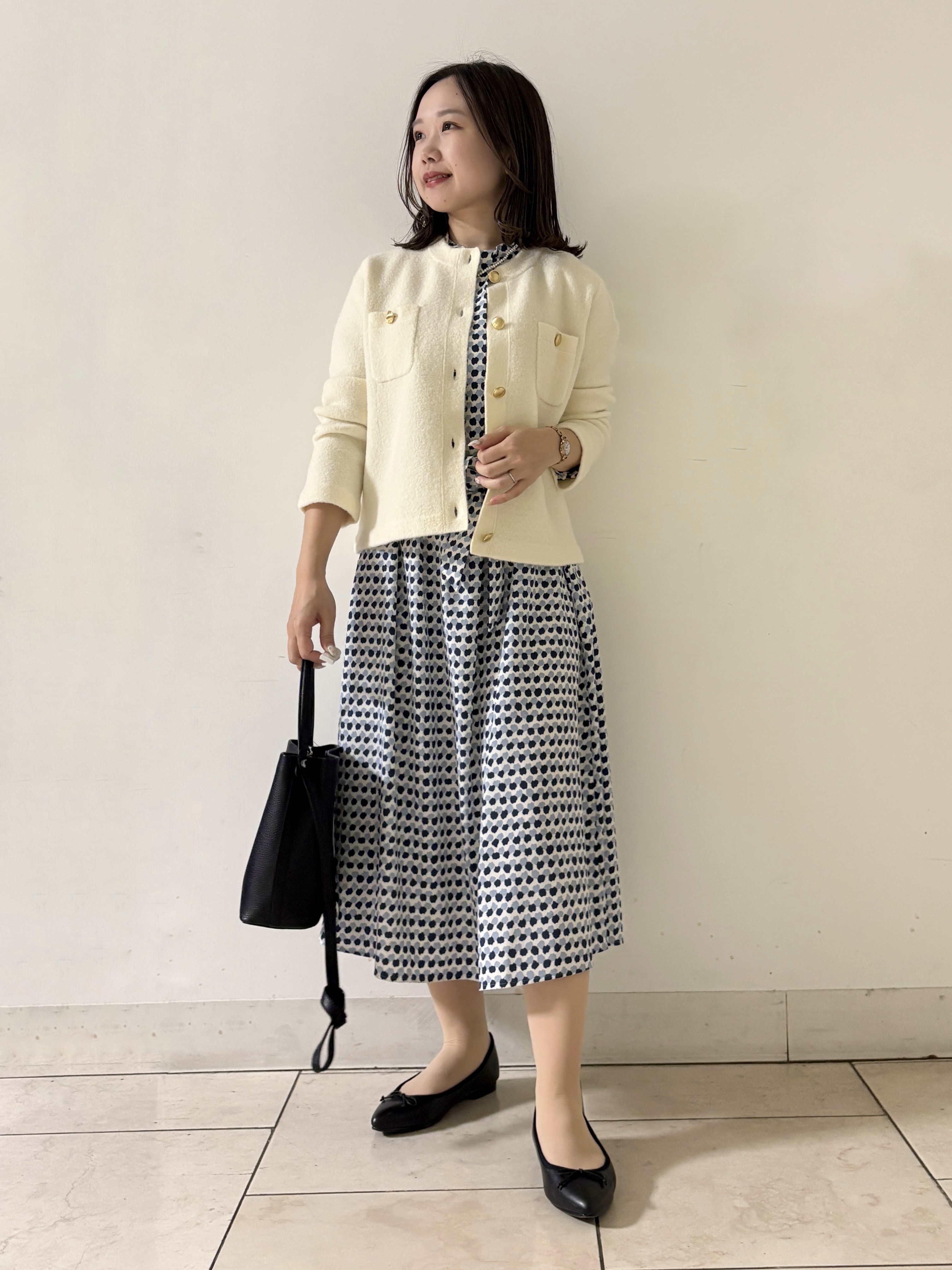 kahoさんの「INDIVI｜【美シルエット／ベルト付】幾何学ドット柄プリントワンピース」を使ったコーディネート