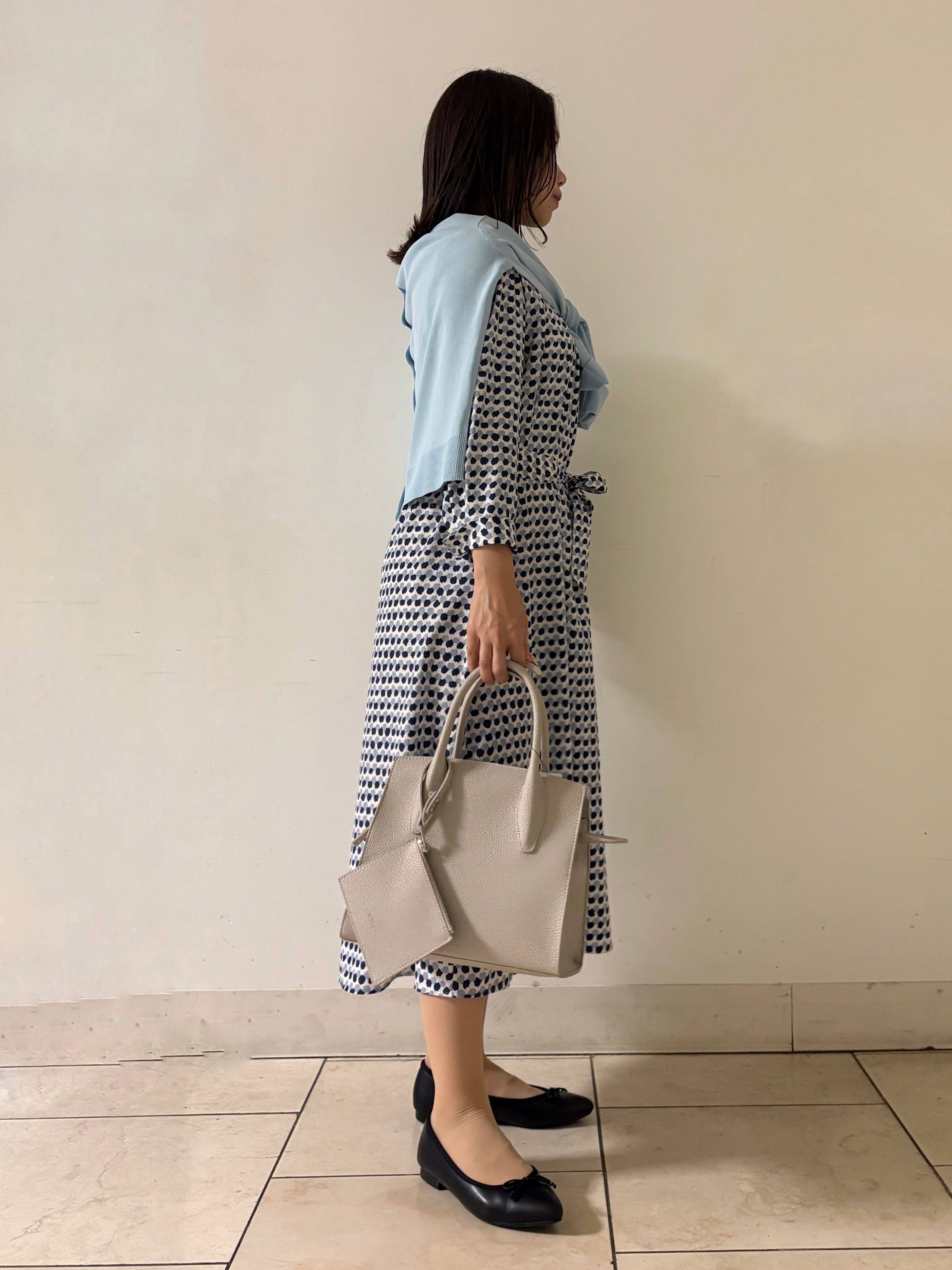kahoさんの「INDIVI｜【美シルエット／ベルト付】幾何学ドット柄プリントワンピース」を使ったコーディネート