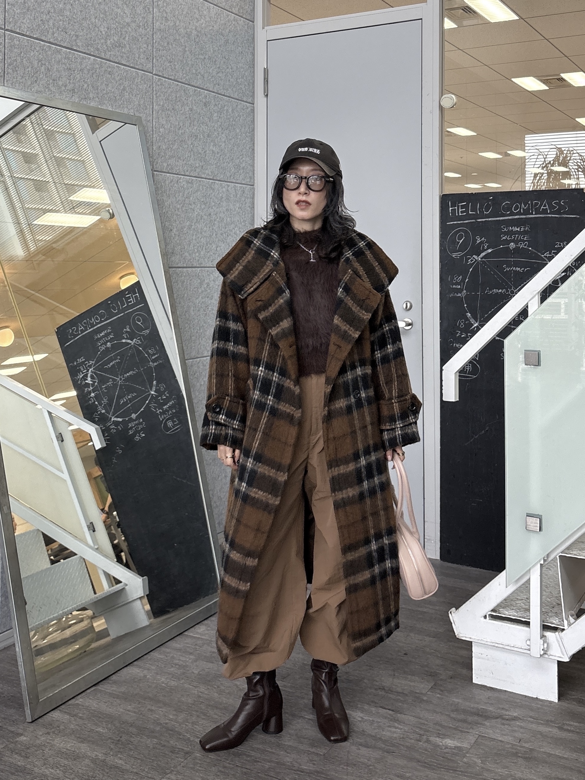 kotakiさんの「INDIVI｜フェザーニットオフショルプルオーバー」を使ったコーディネート