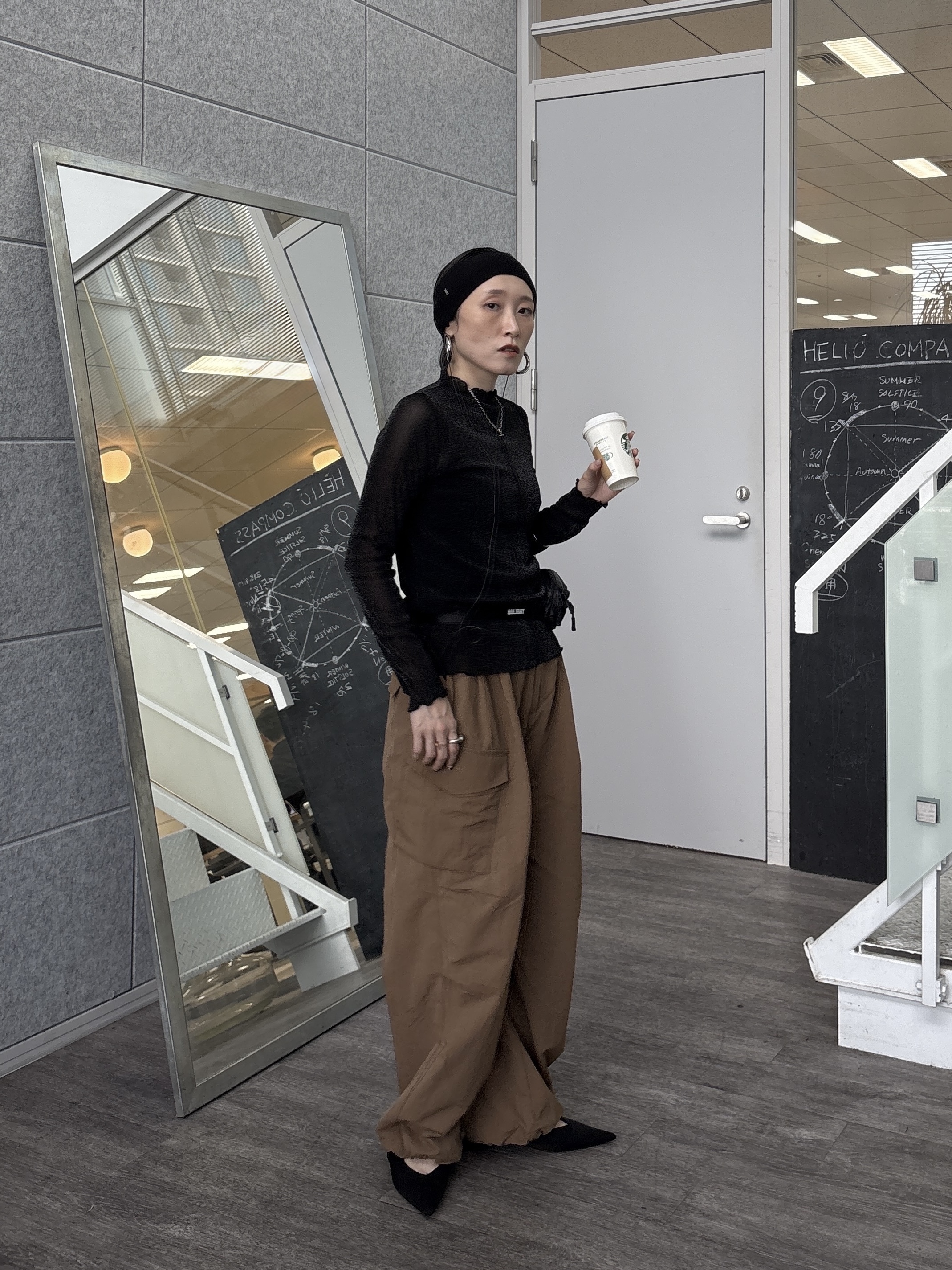 kotakiさんの「INDIVI｜シアーラメハイネックカットソー」を使ったコーディネート