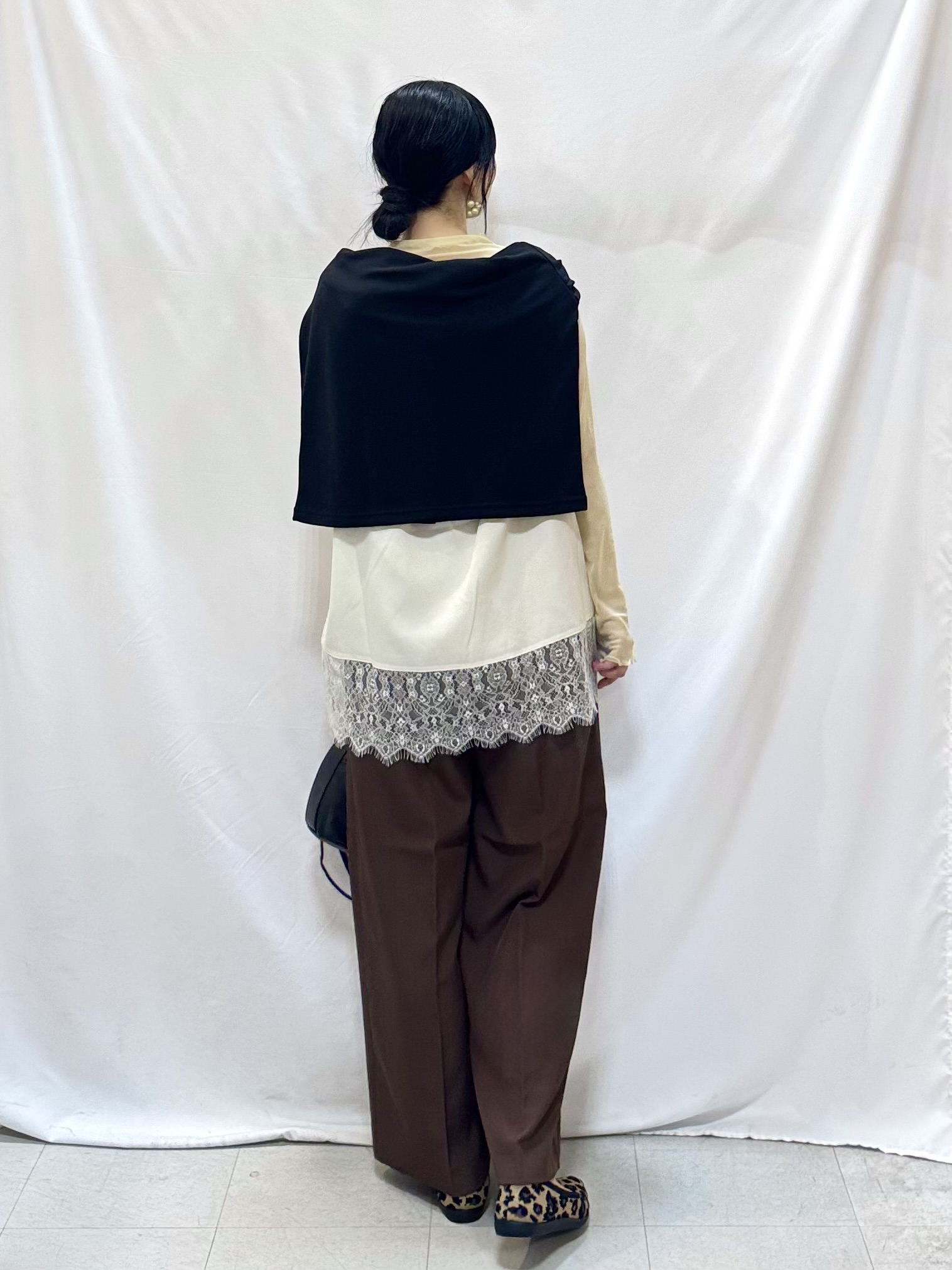 𝐇𝐢𝐫𝐨𝐦𝐢さんの「SHOO･LA･RUE｜【UV/S-LL/洗濯機可】多ボタンがポイント クルーネックカーディガン」を使ったコーディネート