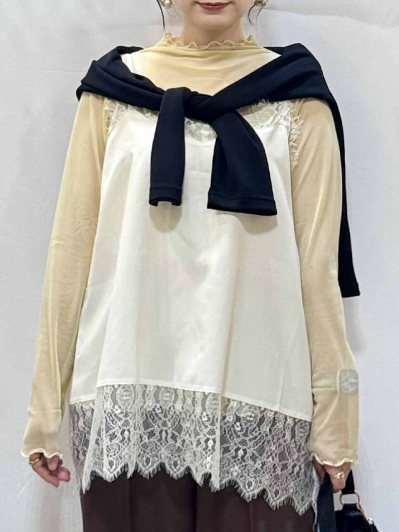 𝐇𝐢𝐫𝐨𝐦𝐢さんの「SHOO･LA･RUE｜【UV/S-LL/洗濯機可】多ボタンがポイント クルーネックカーディガン」を使ったコーディネート
