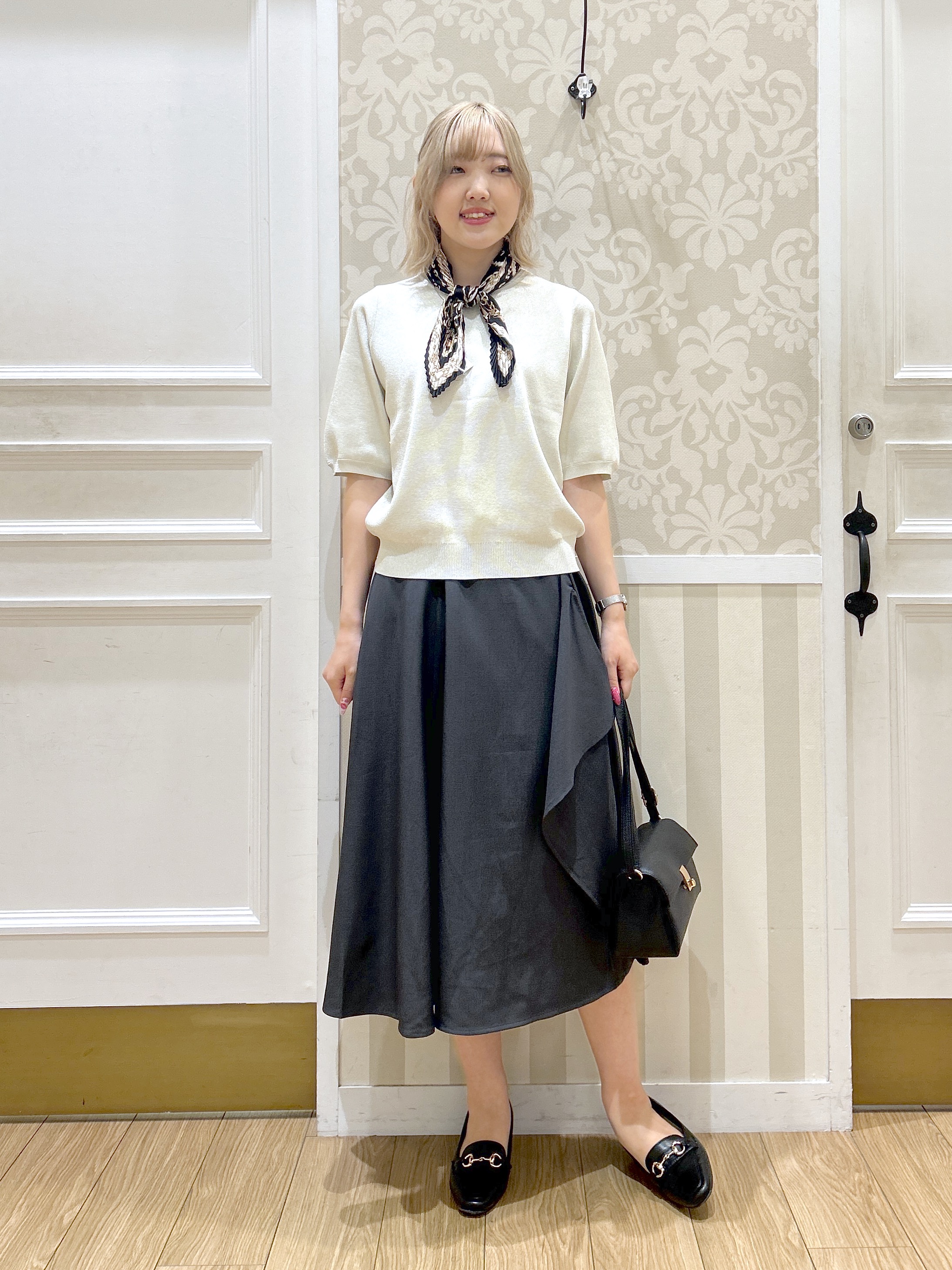 望 愛さんの「grove｜ラッフルフレアベルト付スカート」を使ったコーディネート