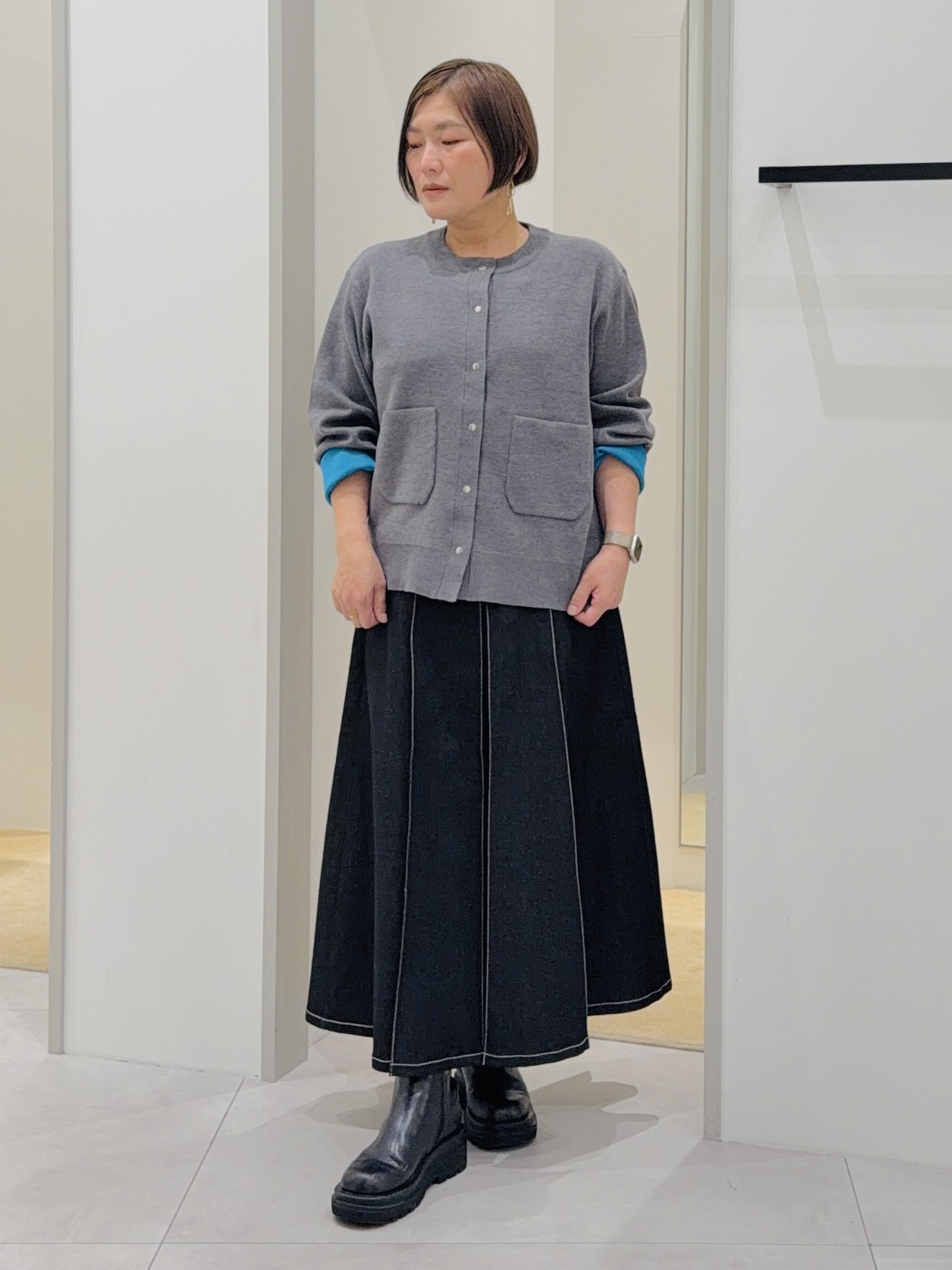 タナさんの「THE SHOP TK｜もにゅ 袖配色カーディガン」を使ったコーディネート