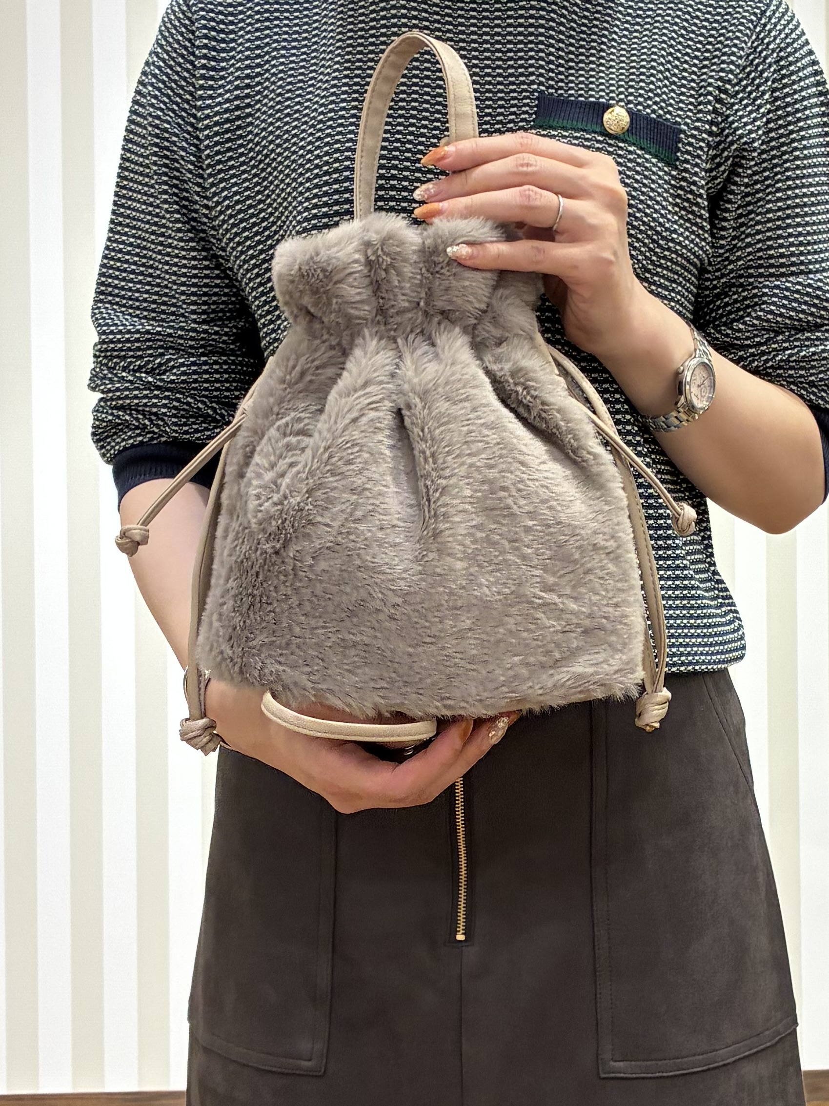 SAOさんの「SHOO･LA･RUE｜【S-LL/洗濯機可】1枚でサマになる カノコ編み配色クルーネックニット」を使ったコーディネート