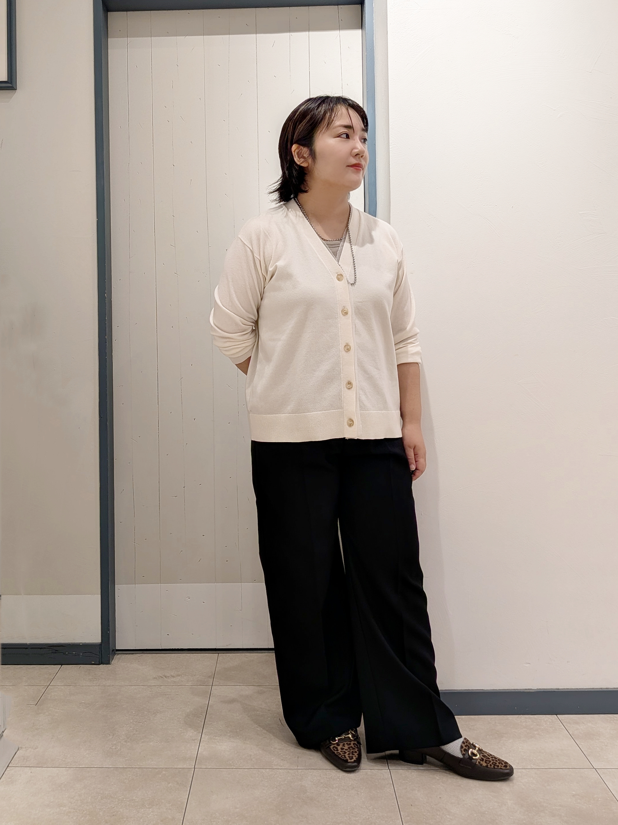 yukikaさんの「grove｜【毛玉軽減・2タイプから着丈選べる】キレイが続く Vネックカーディガン」を使ったコーディネート
