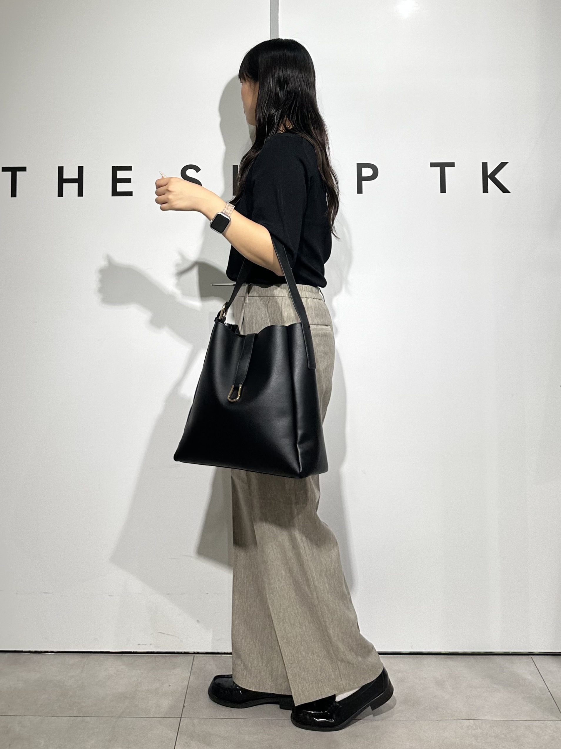 cottonさんの「THE SHOP TK｜【秋始めにちょうどいい/毛玉防止】すっきりVネック秋色6分袖ニット」を使ったコーディネート