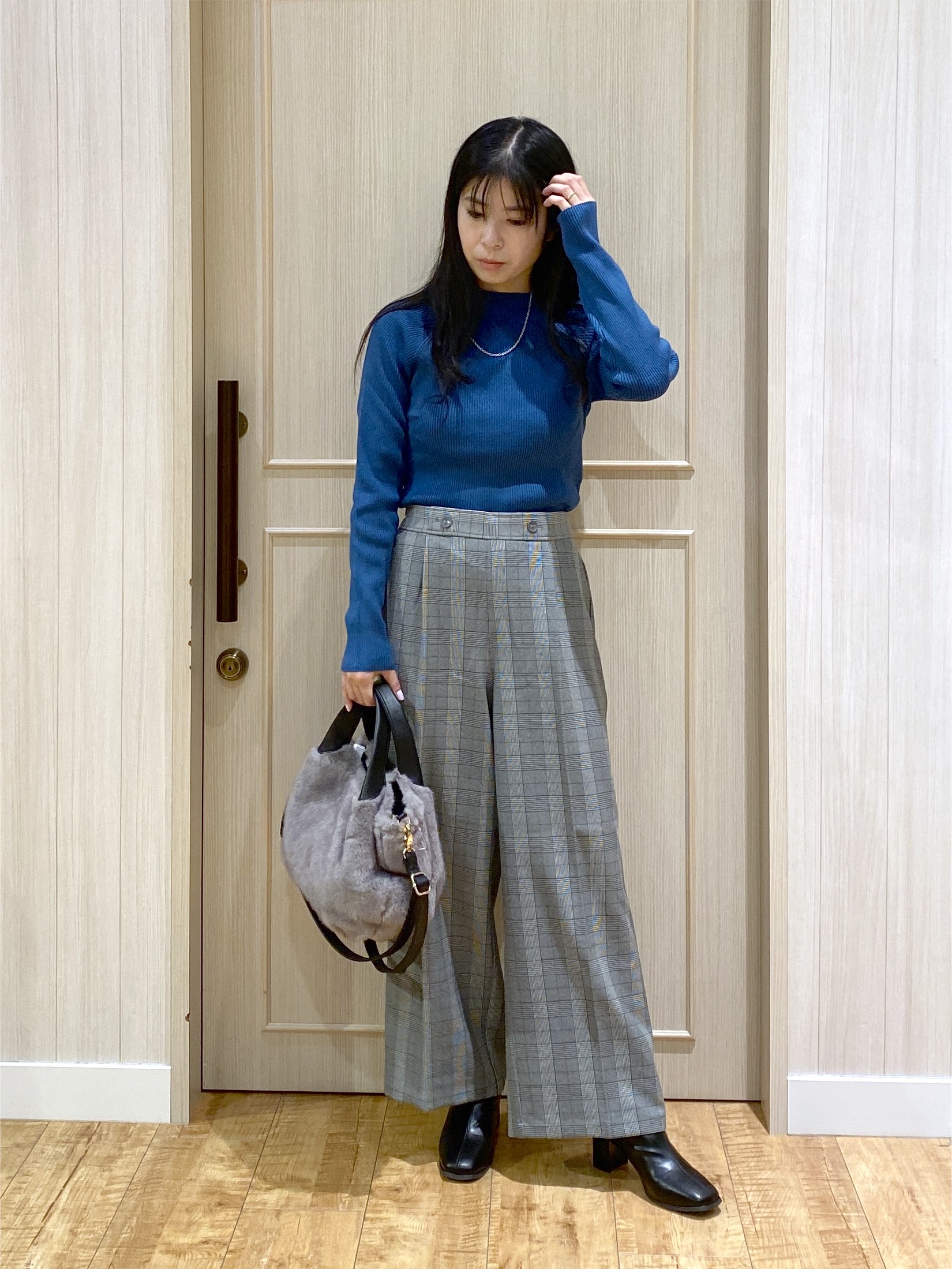 ERIさんの「SHOO･LA･RUE｜【絶妙なゆるピタ/S-LL/洗濯機可】ちくちくしにくいリブハイネック やわらかニット」を使ったコーディネート