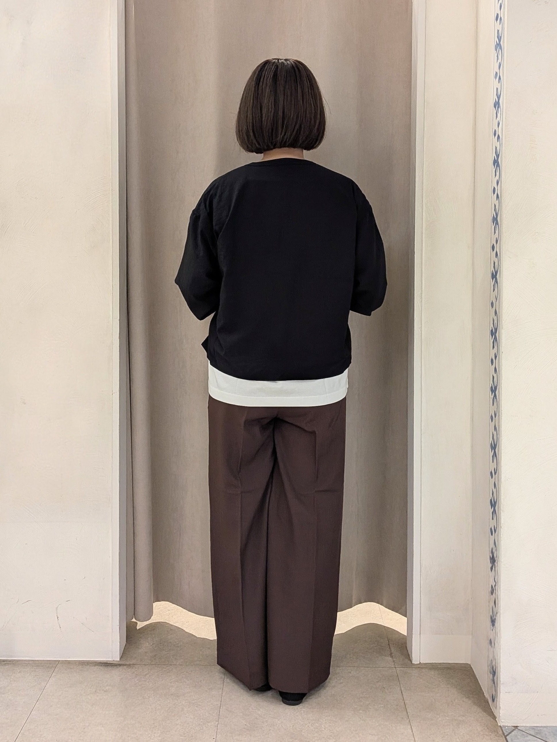 junさんの「SHOO･LA･RUE｜【S-LL/洗濯機可】1枚で華やか ティアードフリルブラウス」を使ったコーディネート