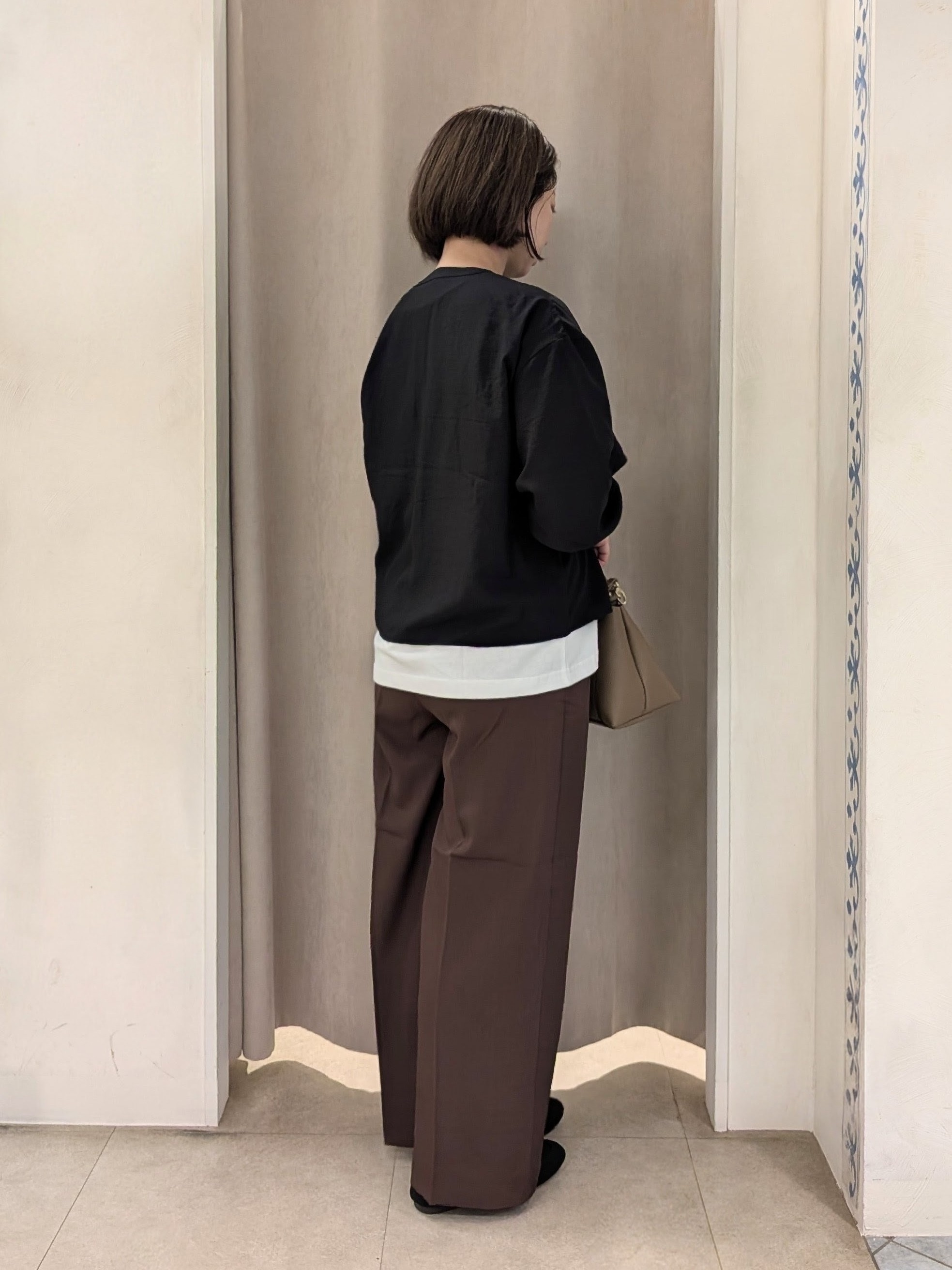 junさんの「SHOO･LA･RUE｜【S-LL/洗濯機可】1枚で華やか ティアードフリルブラウス」を使ったコーディネート