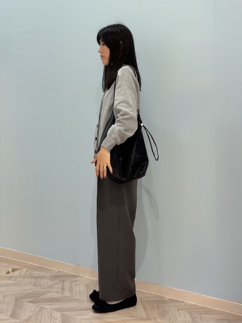 大西直穂さんの「SHOO･LA･RUE｜【毛玉になりにくい/S-LL/洗濯機可/体型カバー】Vネックゆったりカーディガン」を使ったコーディネート