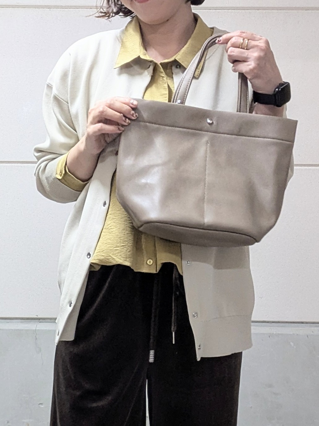 miyuさんの「SHOO･LA･RUE｜【セットアップ可/洗濯機可】軽やかに羽織れる スポンディッシュ ニットカーディガン」を使ったコーディネート