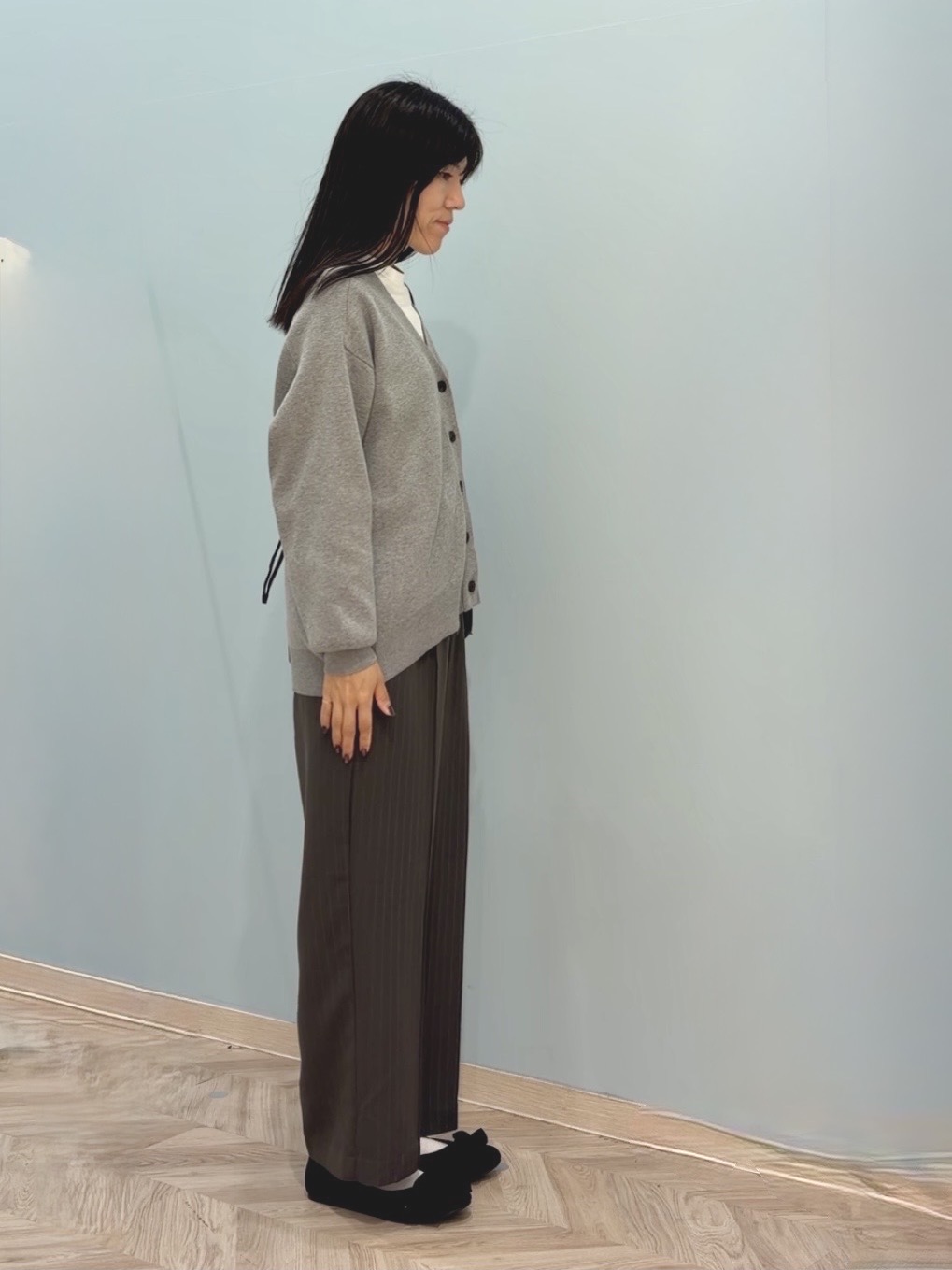 大西直穂さんの「SHOO･LA･RUE｜【毛玉になりにくい/S-LL/洗濯機可/体型カバー】Vネックゆったりカーディガン」を使ったコーディネート