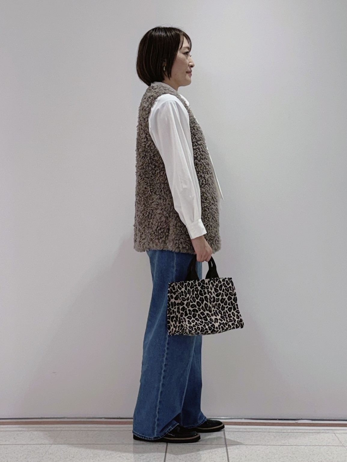 mikaさんの「INDIVI｜【羽織るだけでお洒落】カールエコファー ジレ」を使ったコーディネート