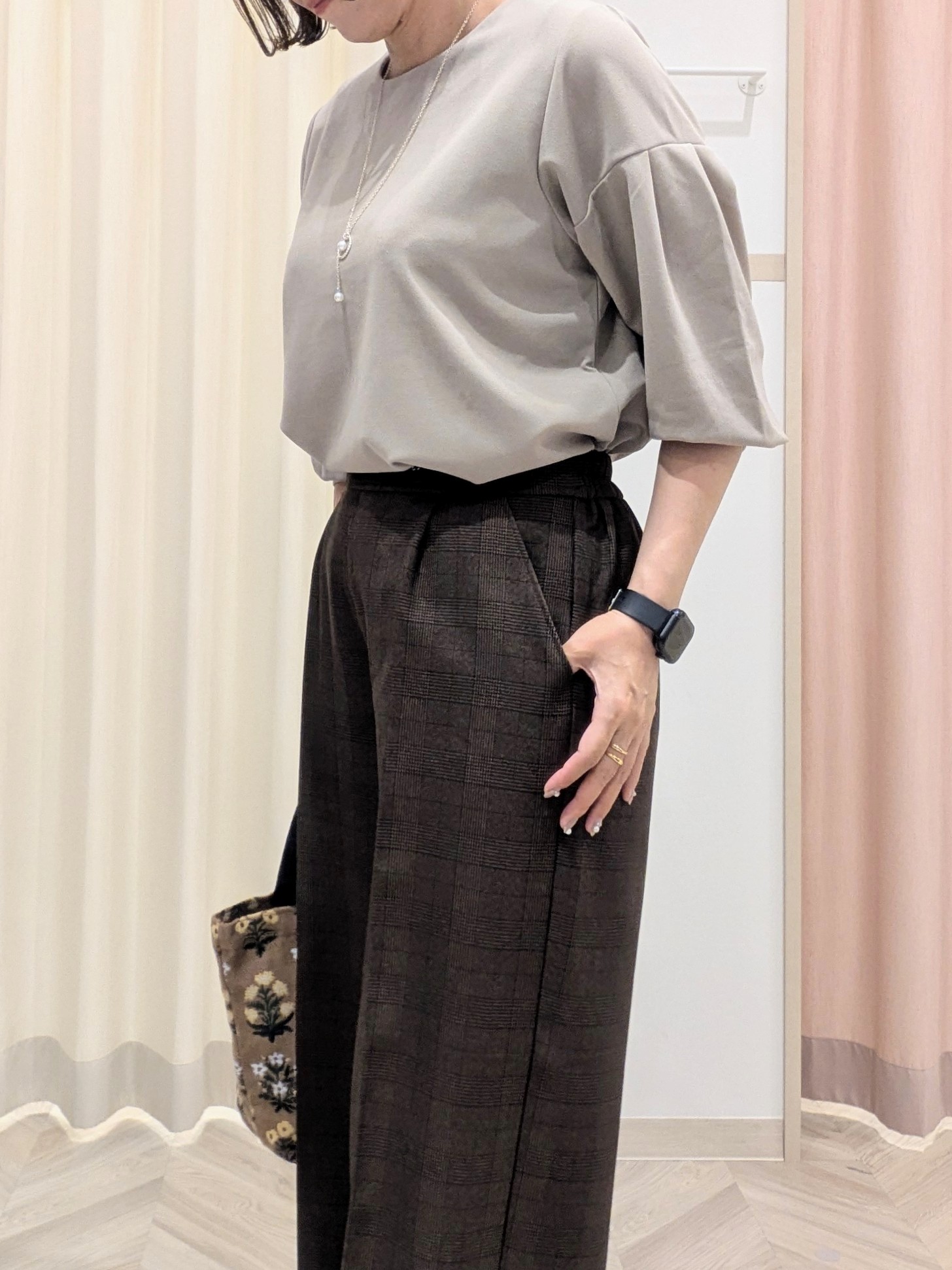 miyuさんの「SHOO･LA･RUE｜【着丈選べる/2点セット/S-LL/洗濯機可】ネックレス付き 着心地さらり7分袖ブラウス」を使ったコーディネート