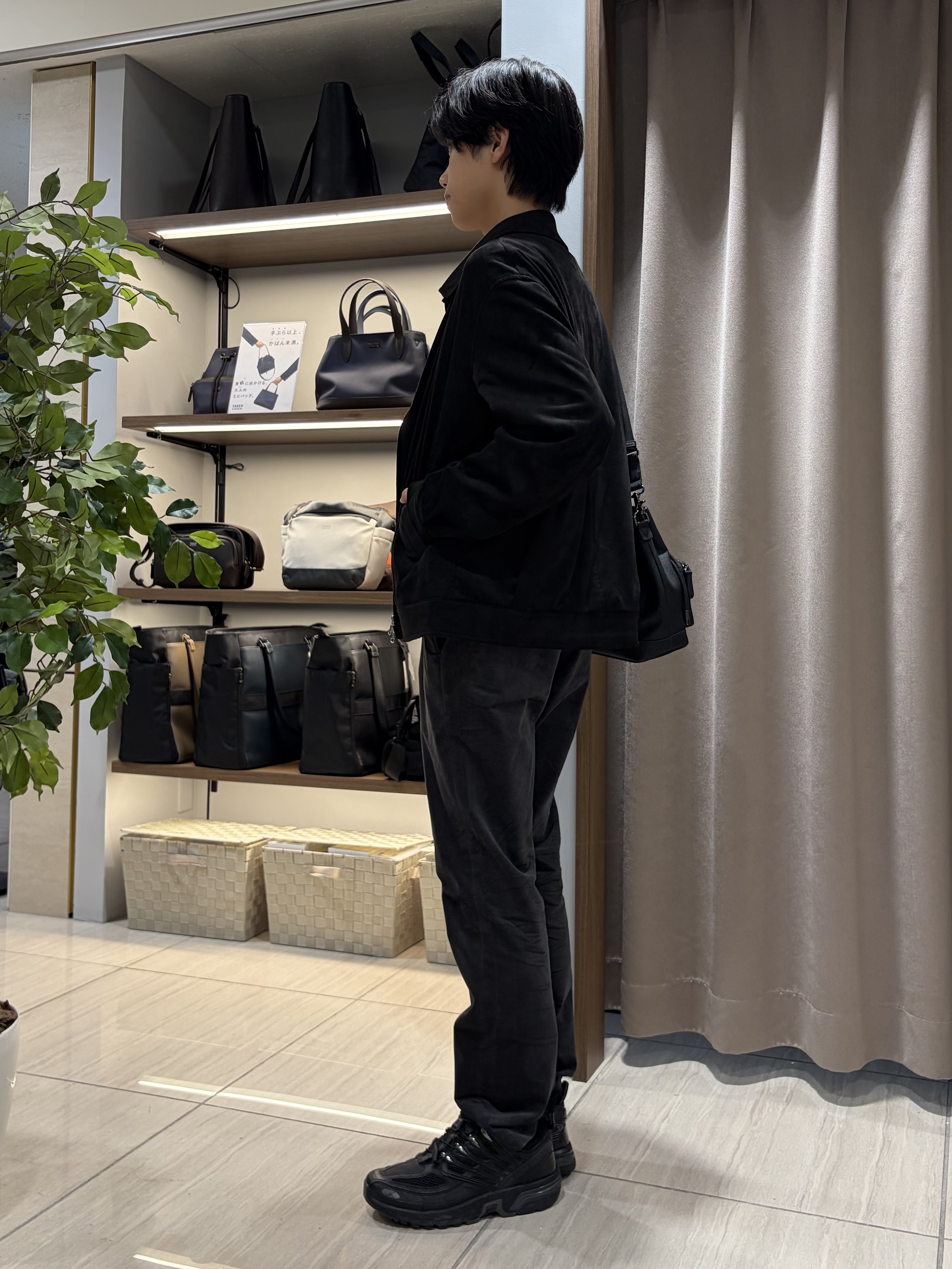 hiroさんの「TAKEO KIKUCHI｜デニム＆スウェード調 ジップブルゾン」を使ったコーディネート