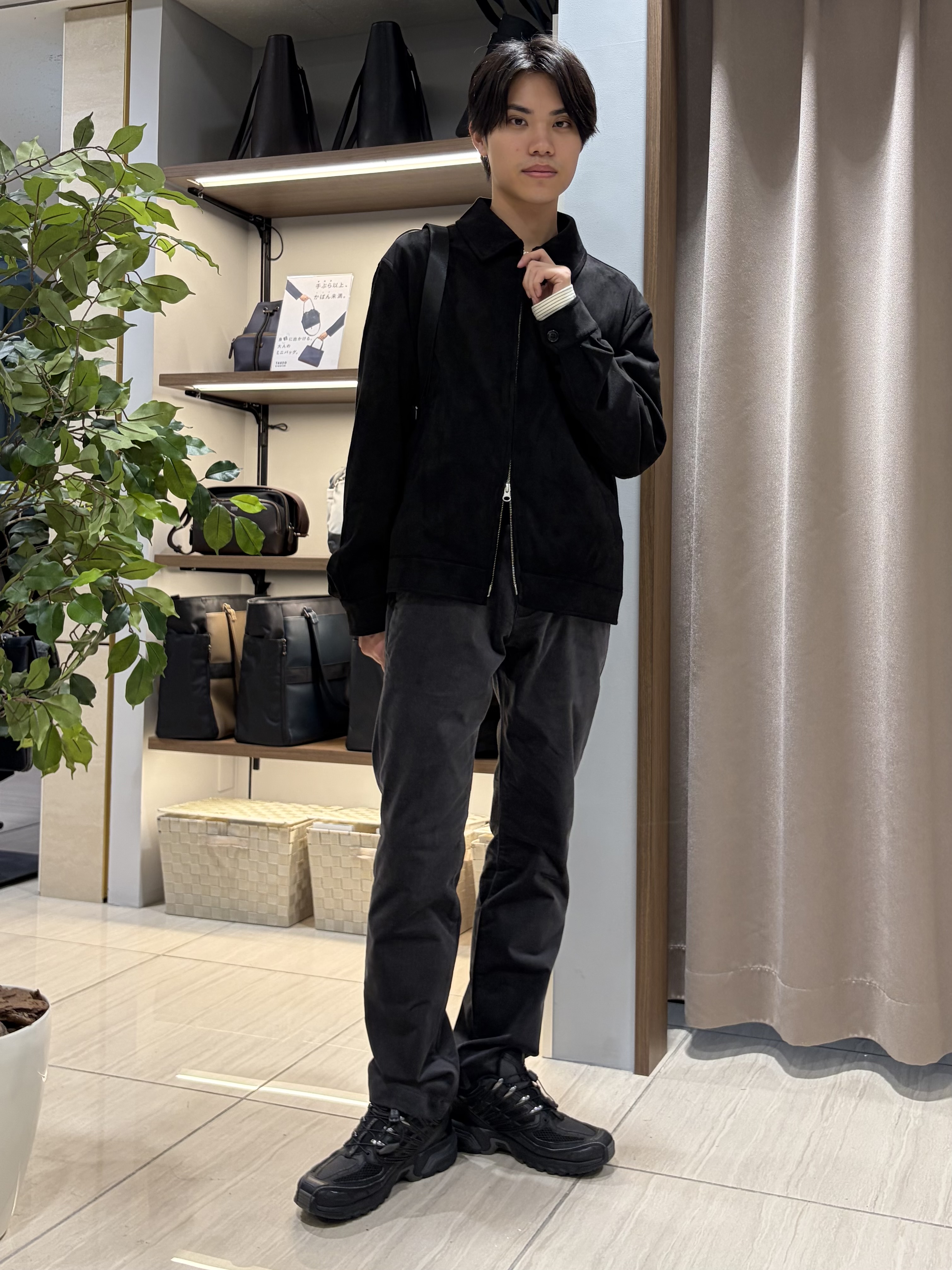 hiroさんの「TAKEO KIKUCHI｜デニム＆スウェード調 ジップブルゾン」を使ったコーディネート