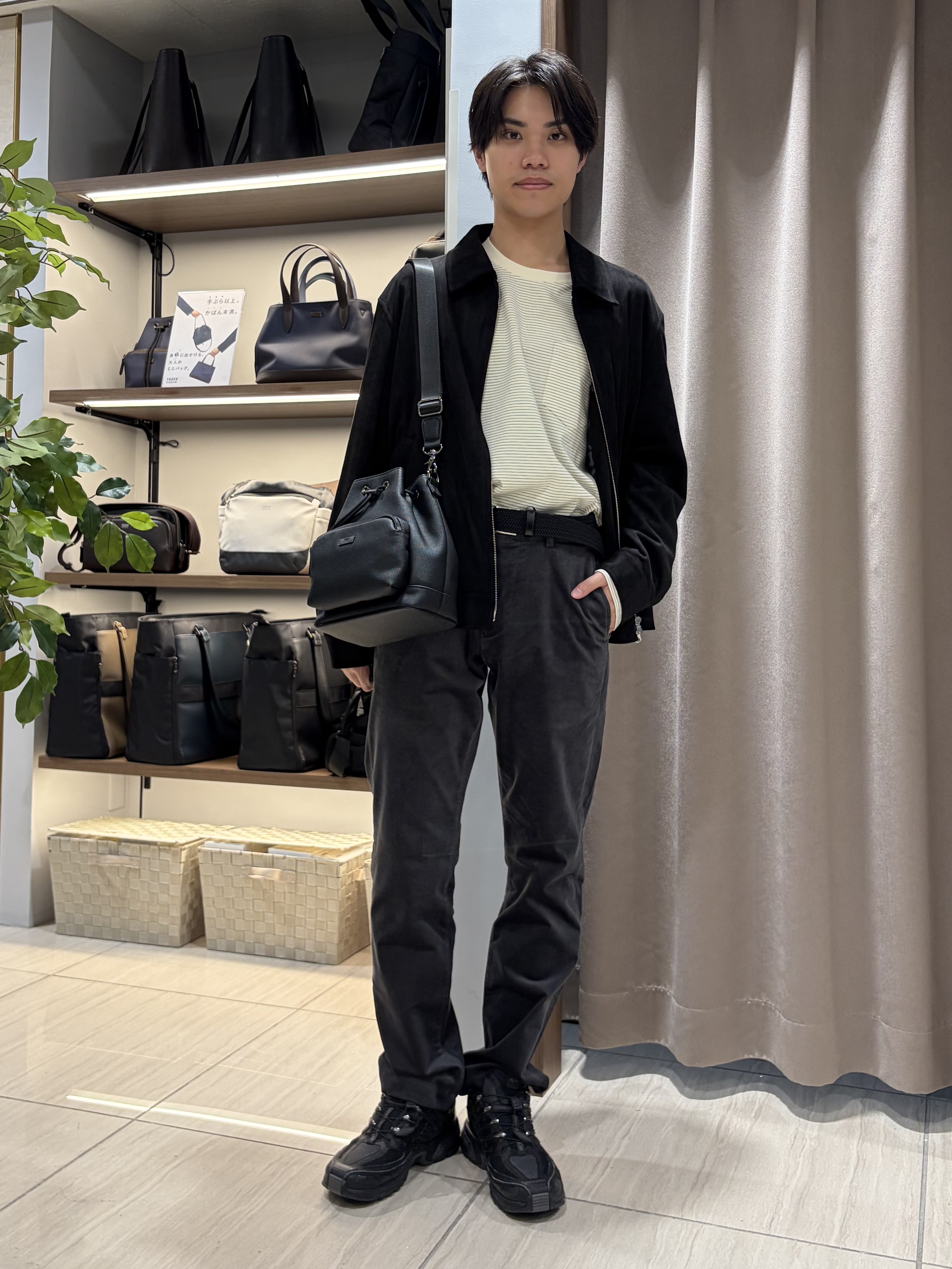 hiroさんの「TAKEO KIKUCHI｜デニム＆スウェード調 ジップブルゾン」を使ったコーディネート