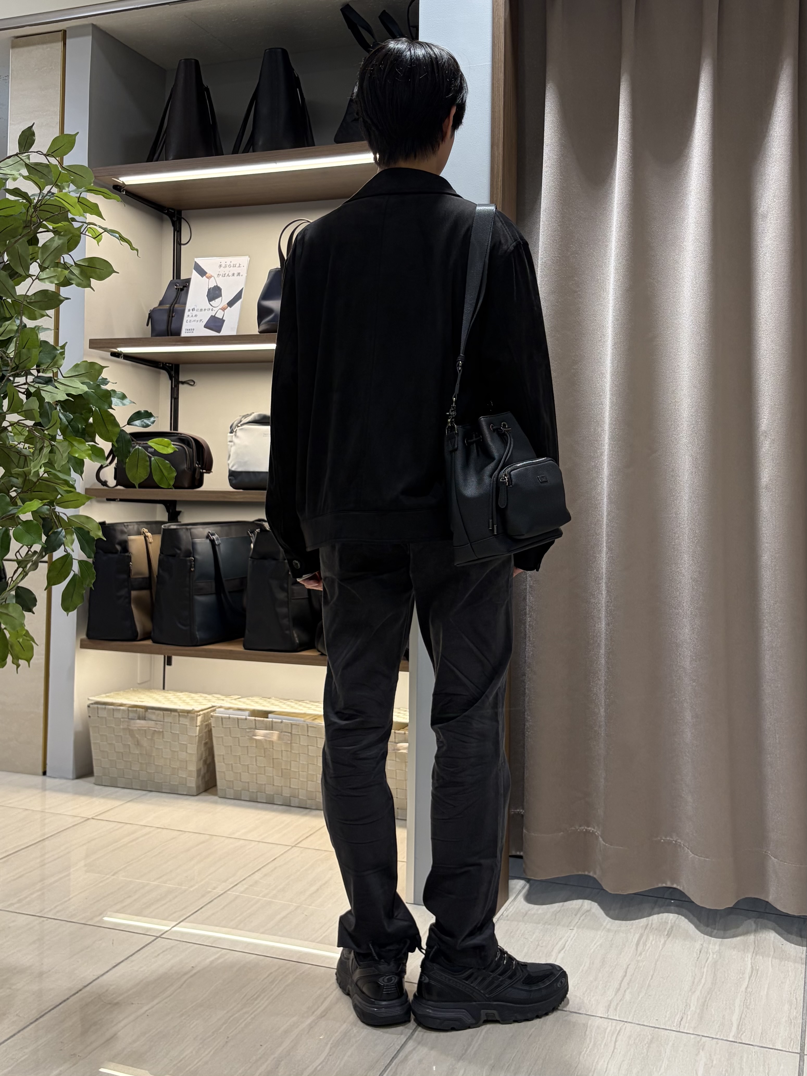 hiroさんの「TAKEO KIKUCHI｜デニム＆スウェード調 ジップブルゾン」を使ったコーディネート