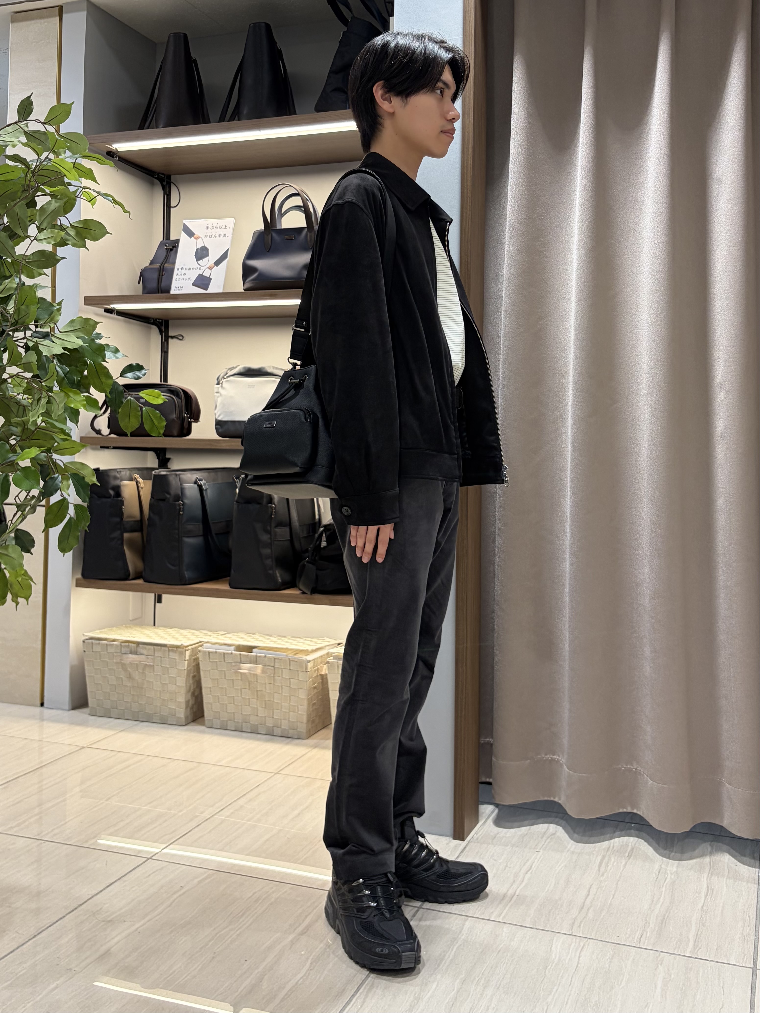 hiroさんの「TAKEO KIKUCHI｜デニム＆スウェード調 ジップブルゾン」を使ったコーディネート