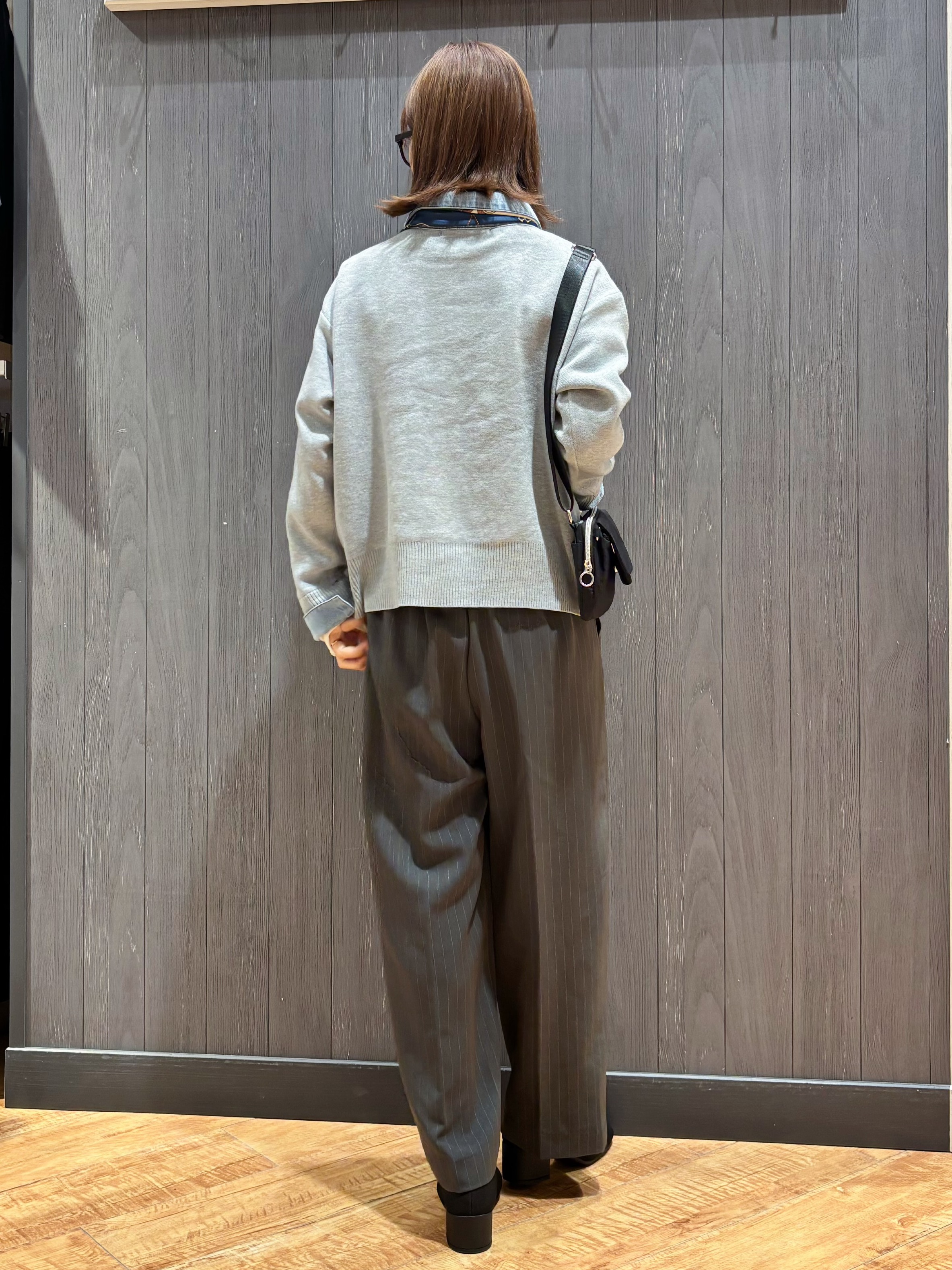 meiさんの「SHOO･LA･RUE｜【S-LL/洗濯機可】デニム／チェック切替でこなれ見え 金ボタンニットカーディガン」を使ったコーディネート