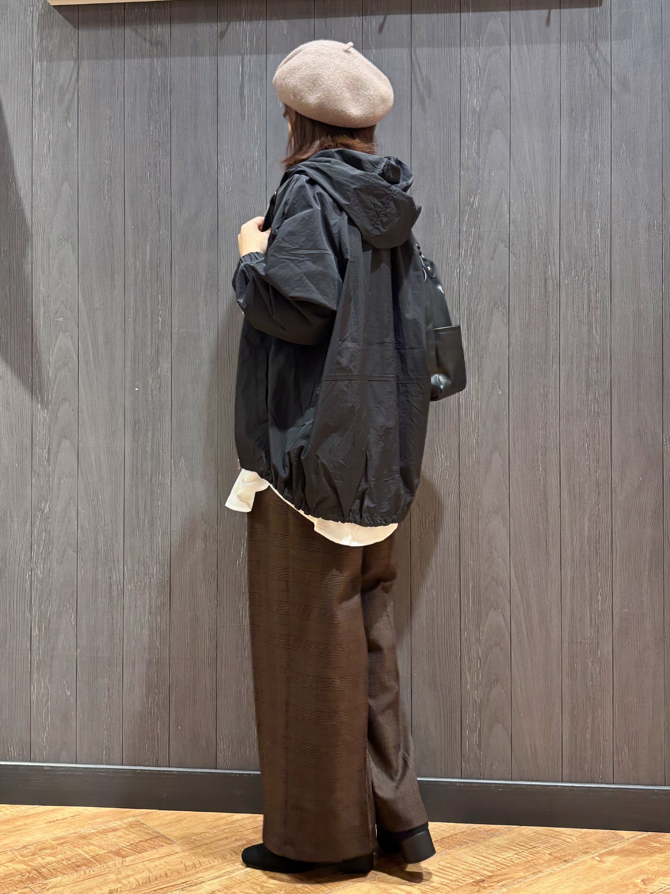 meiさんの「SHOO･LA･RUE｜【S-LL/撥水】ゴールドパーツで女性らしく ギャザーブルゾン」を使ったコーディネート
