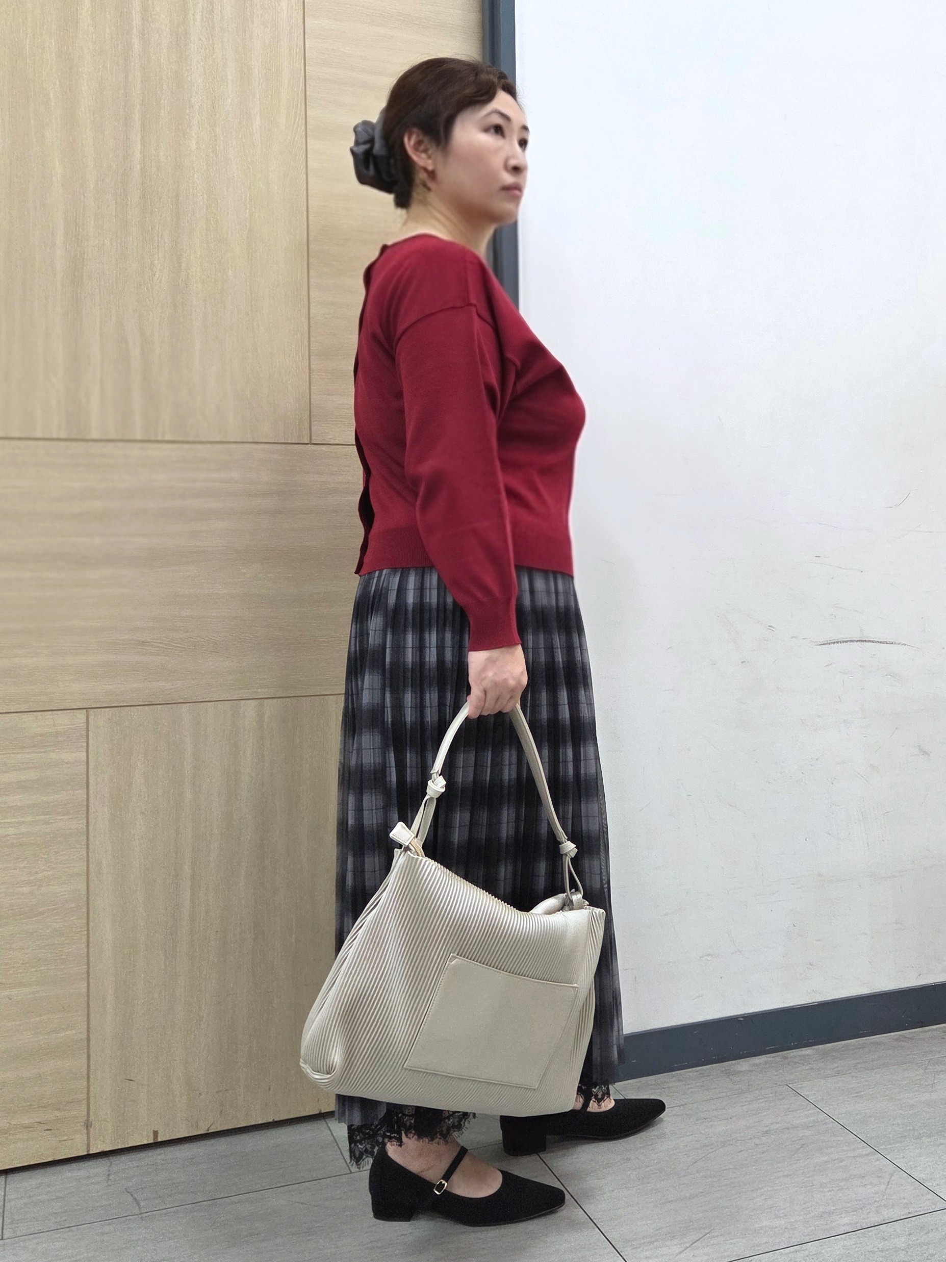 にゃみさんの「grove｜【前後2WAY】さりげなく、上品にきらめく ニットカーディガン」を使ったコーディネート