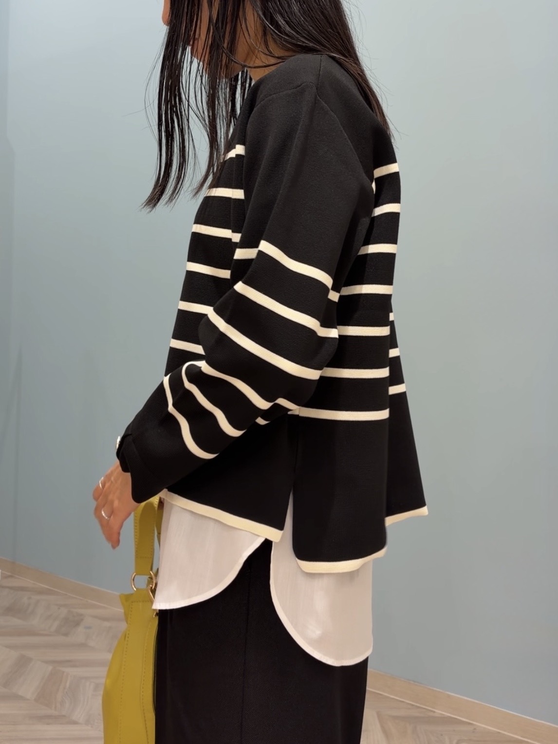 大西直穂さんの「SHOO･LA･RUE｜【洗濯機可/S-LL】抜け感ある着こなしに 金ボタン付き スポンディッシュ クルーネックニット」を使ったコーディネート