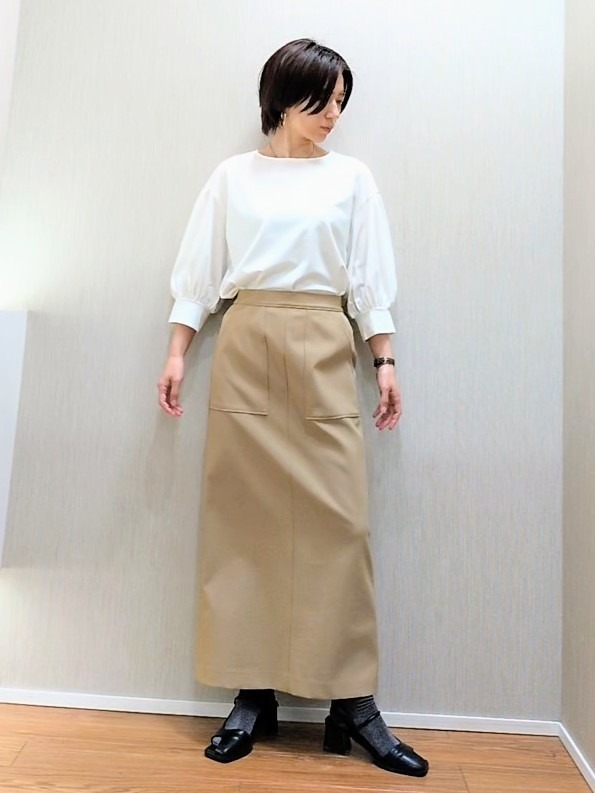 ミズタさんの「UNTITLED｜【楽にきれい見え/体型カバー】パフスリーブジャージトップス」を使ったコーディネート