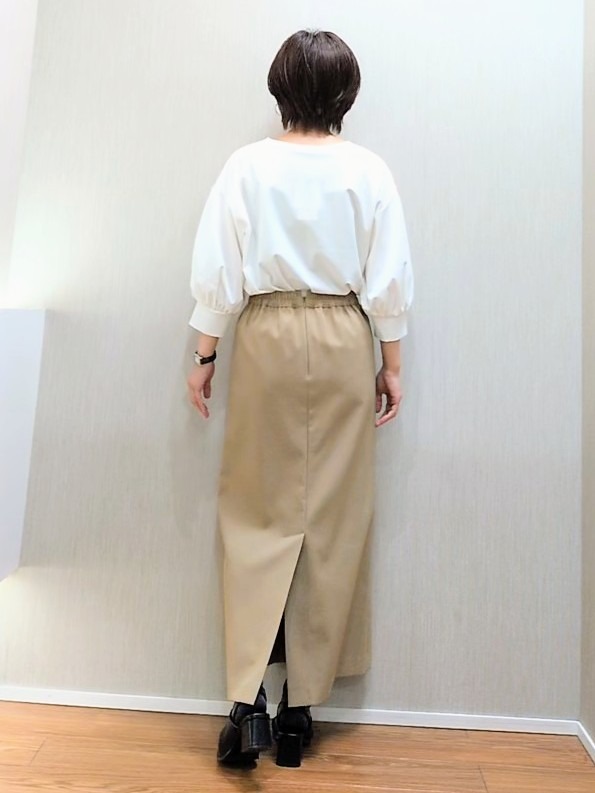 ミズタさんの「UNTITLED｜【楽にきれい見え/体型カバー】パフスリーブジャージトップス」を使ったコーディネート