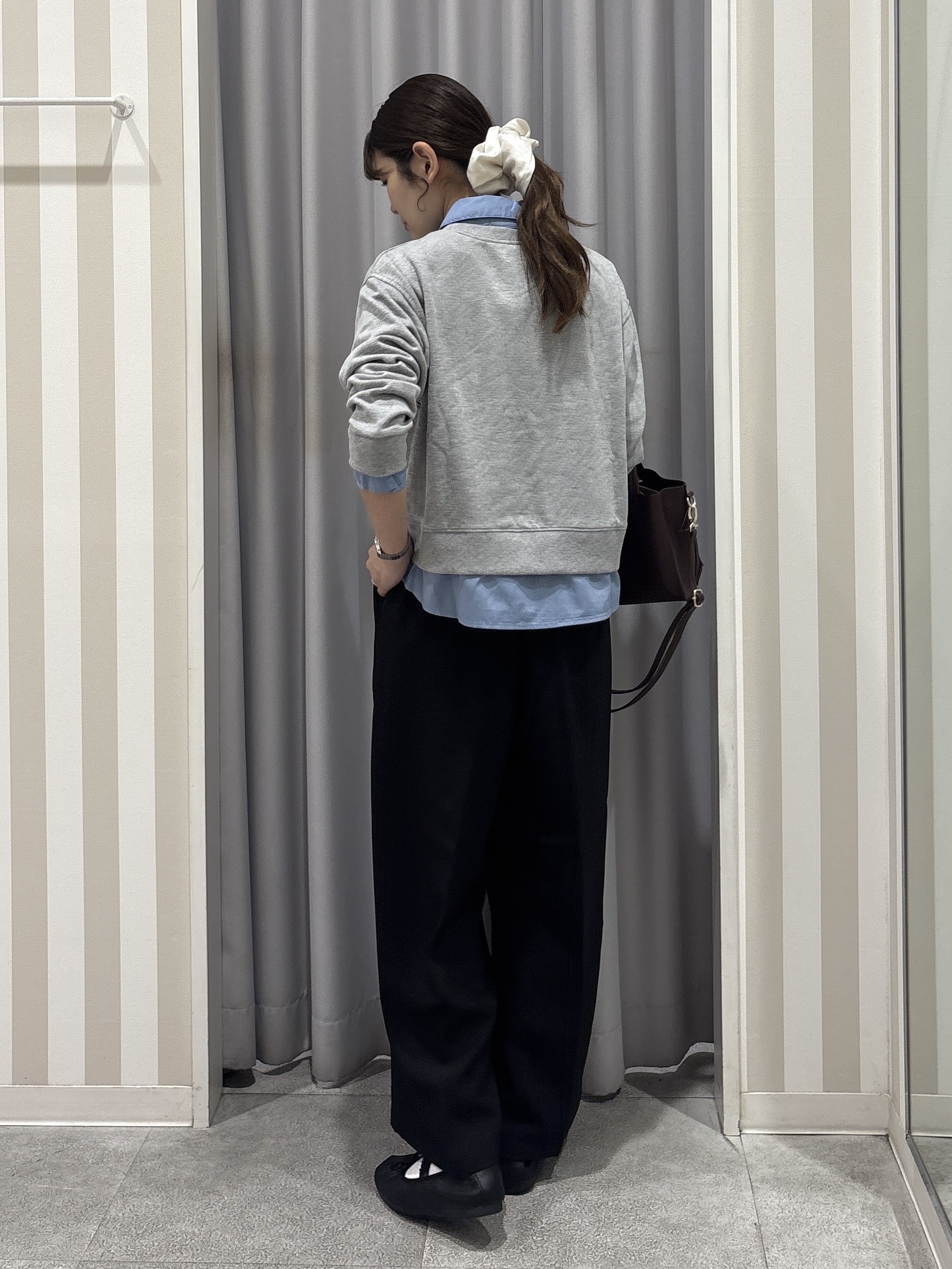 Rikaさんの「SHOO･LA･RUE｜【S-LL/洗濯機可】一枚でレイヤード感が完成する シャツドッキング裏毛トップス」を使ったコーディネート