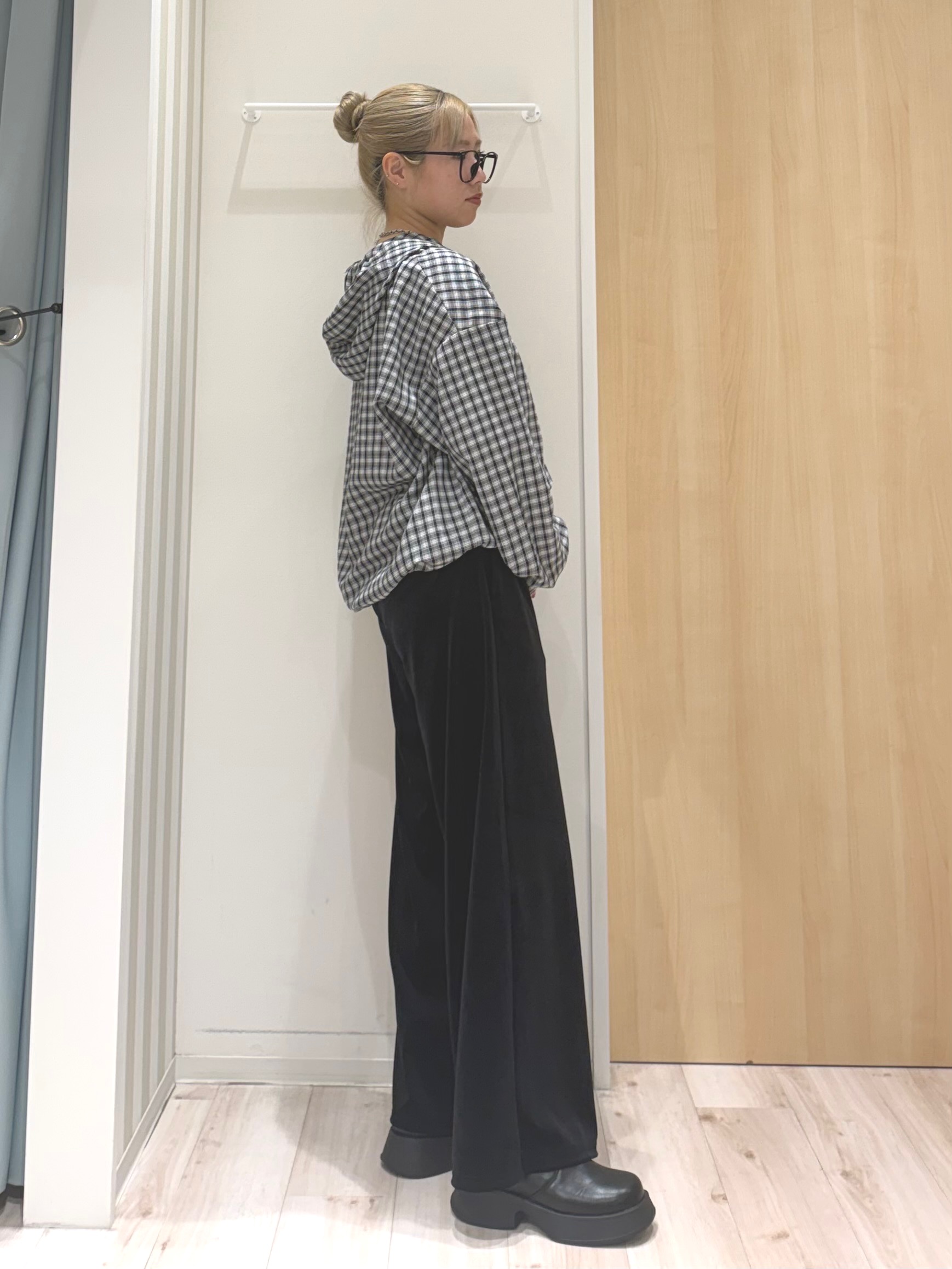 KAIRIさんの「SHOO･LA･RUE｜【S-LL/洗濯機可】大人カジュアルに。裾ドロスト フードチェックシャツ」を使ったコーディネート