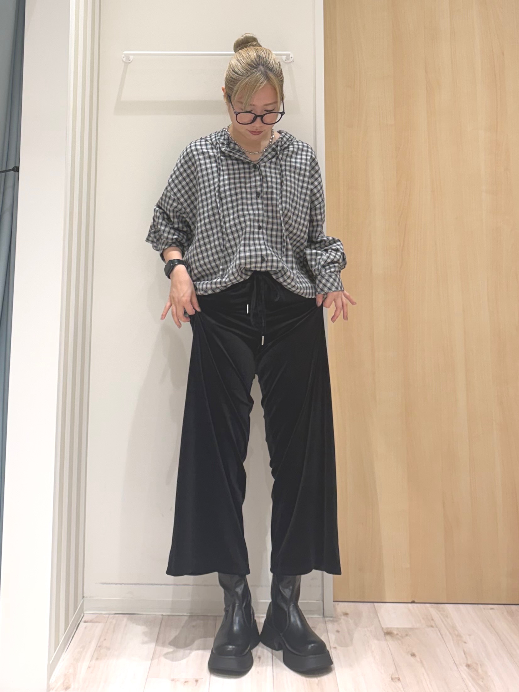 KAIRIさんの「SHOO･LA･RUE｜【S-LL/洗濯機可】大人カジュアルに。裾ドロスト フードチェックシャツ」を使ったコーディネート