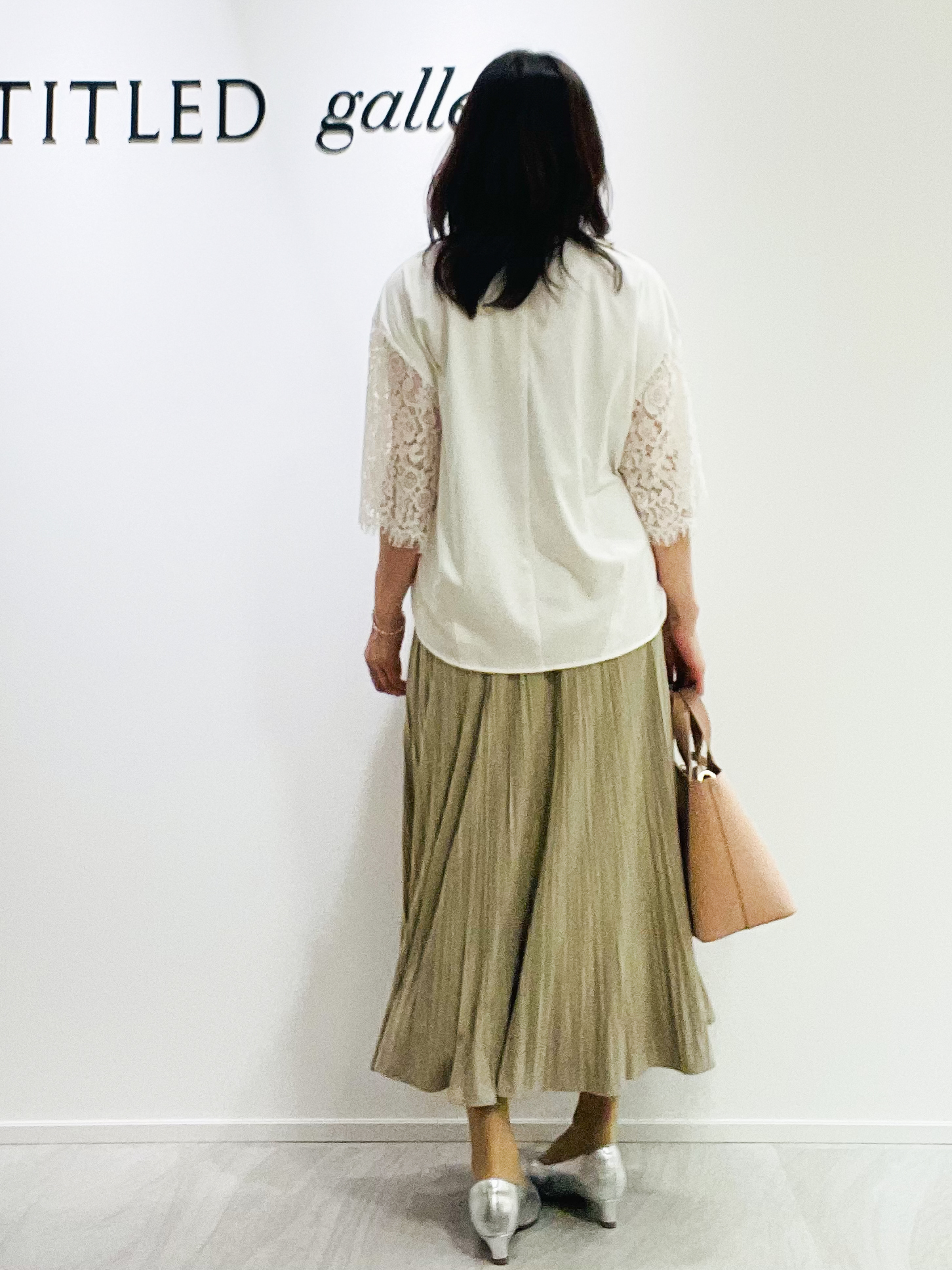 めいさんの「UNTITLED｜【秋映え/甘めTシャツ】袖レースプルオーバー」を使ったコーディネート