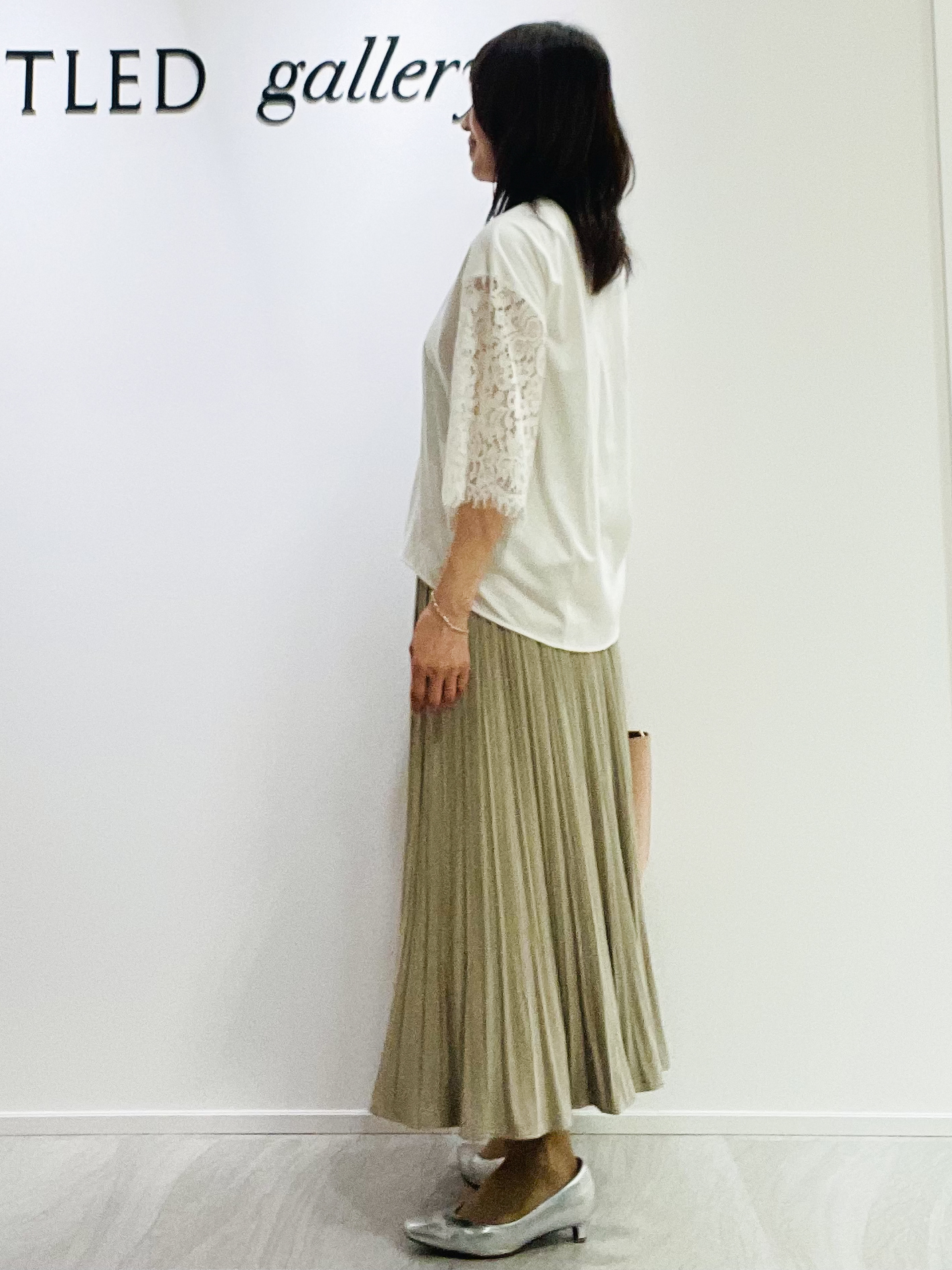 めいさんの「UNTITLED｜【秋映え/甘めTシャツ】袖レースプルオーバー」を使ったコーディネート