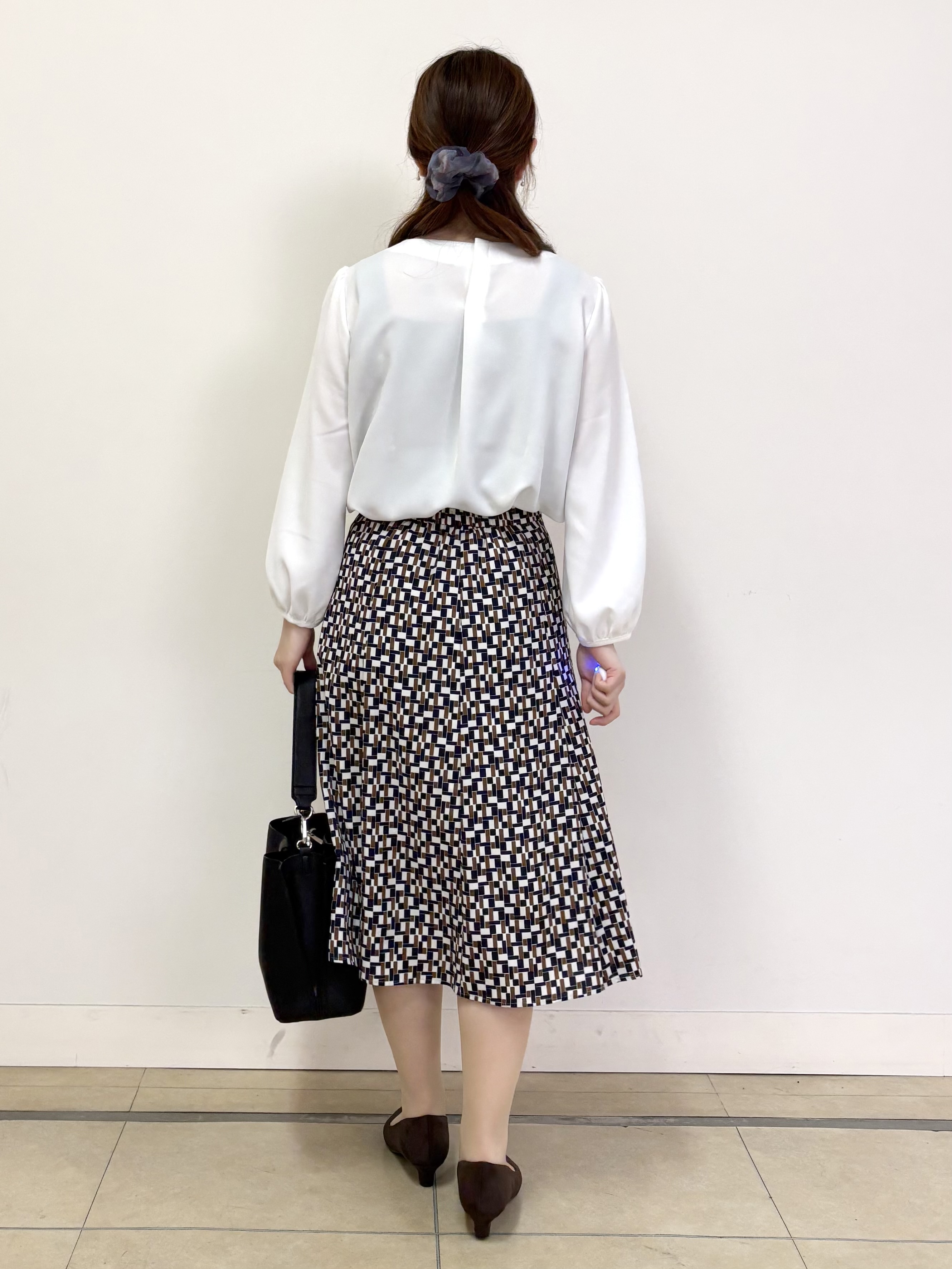 mikiさんの「Reflect｜【SS-4Lサイズ／通勤／セレモニー】パール調ボタンブラウス」を使ったコーディネート