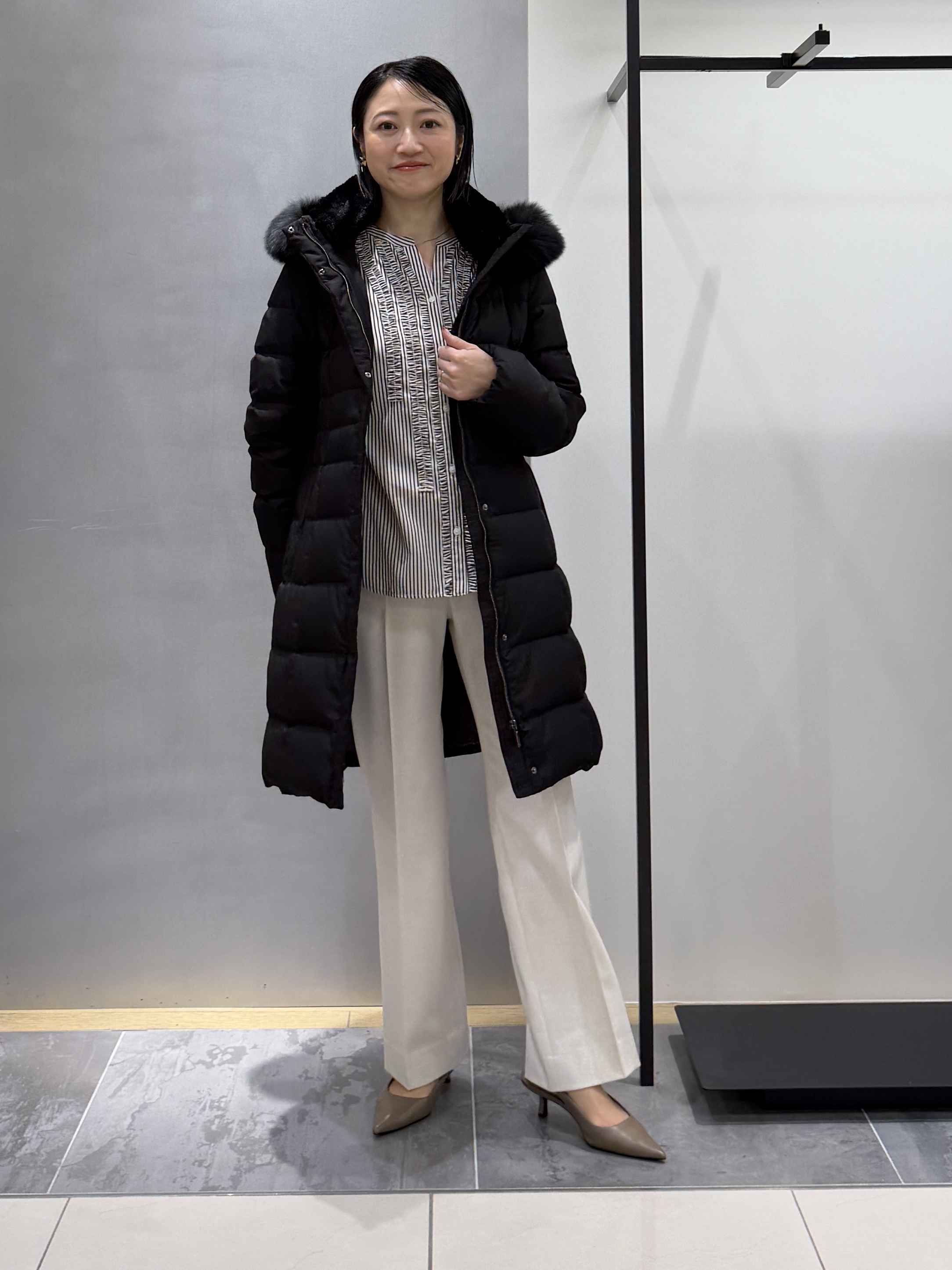 shihoさんの「INDIVI｜【名品／撥水／抗菌防臭】ロング丈リサイクルダウンコート」を使ったコーディネート