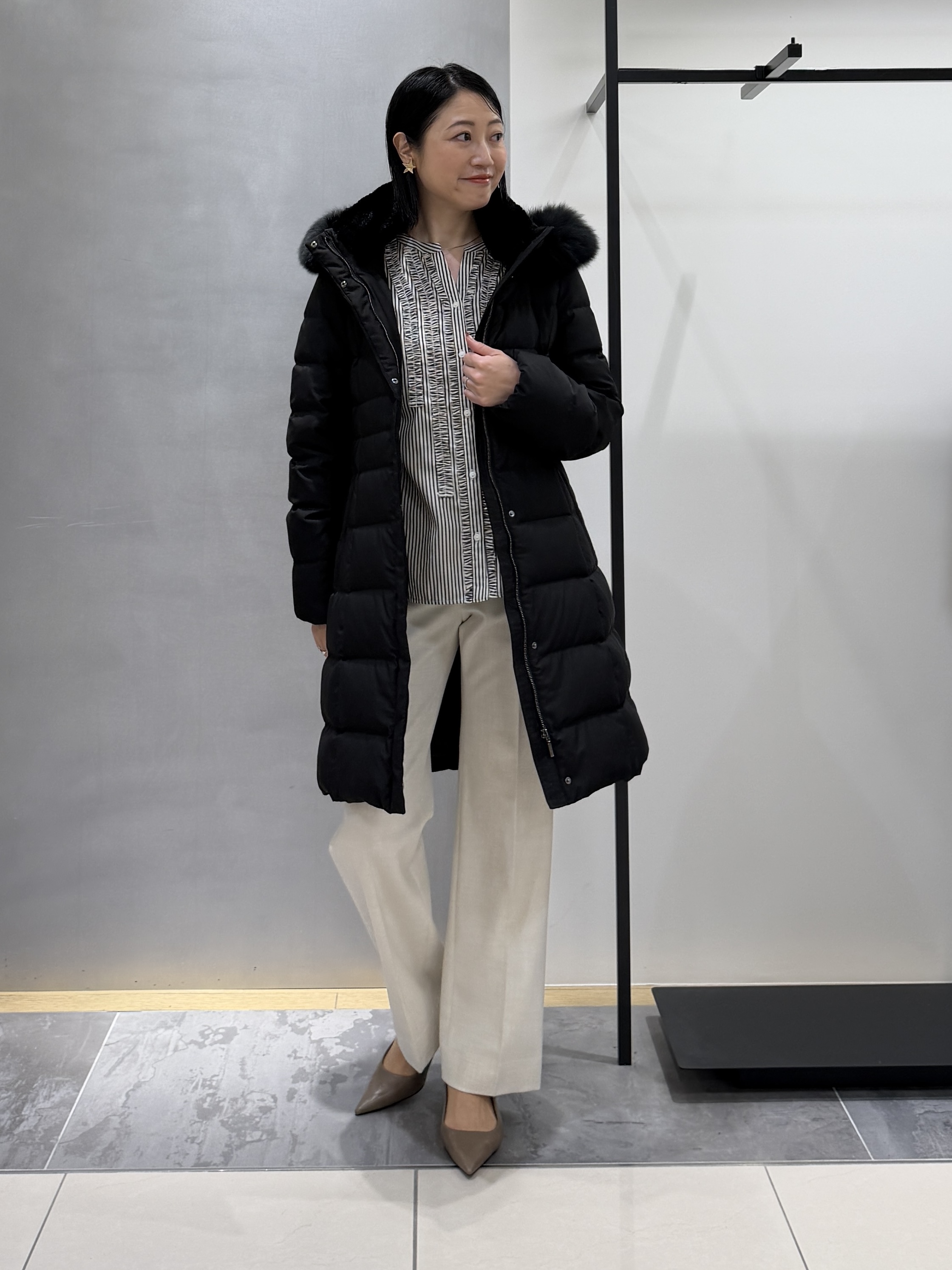 shihoさんの「INDIVI｜【名品／撥水／抗菌防臭】ロング丈リサイクルダウンコート」を使ったコーディネート